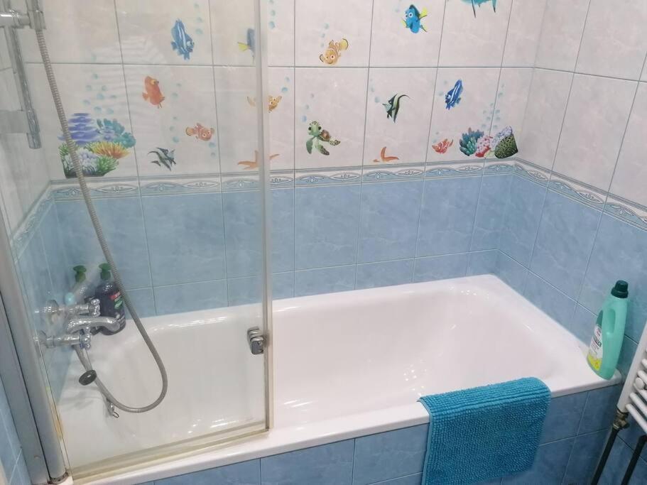 Rodinný půldomek s vybavením a bazenem