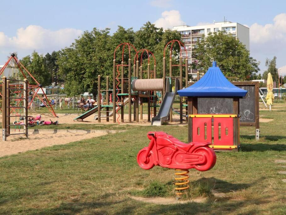 Rodinný půldomek s vybavením a bazenem