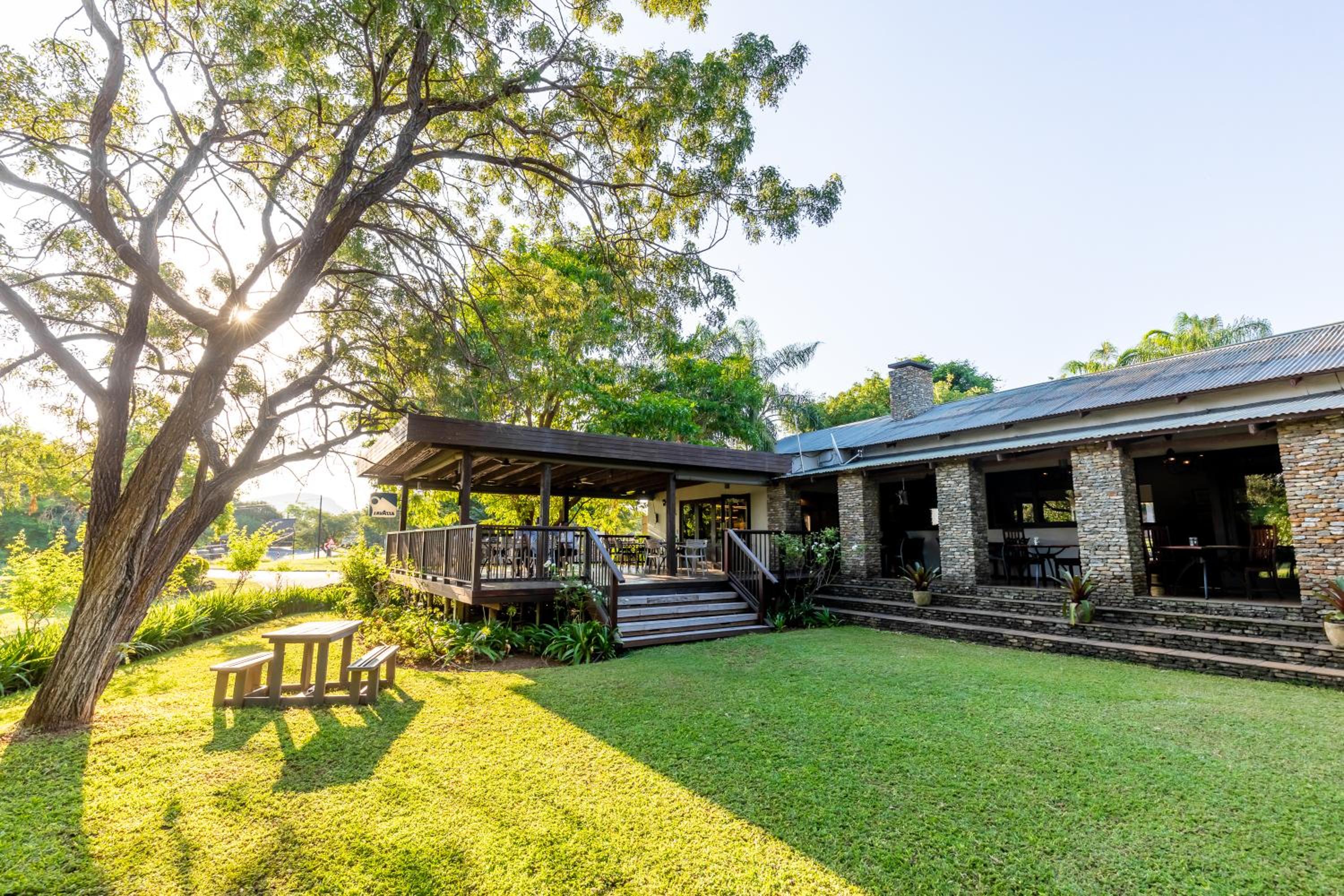 Hamiltons Lodge & Restaurant