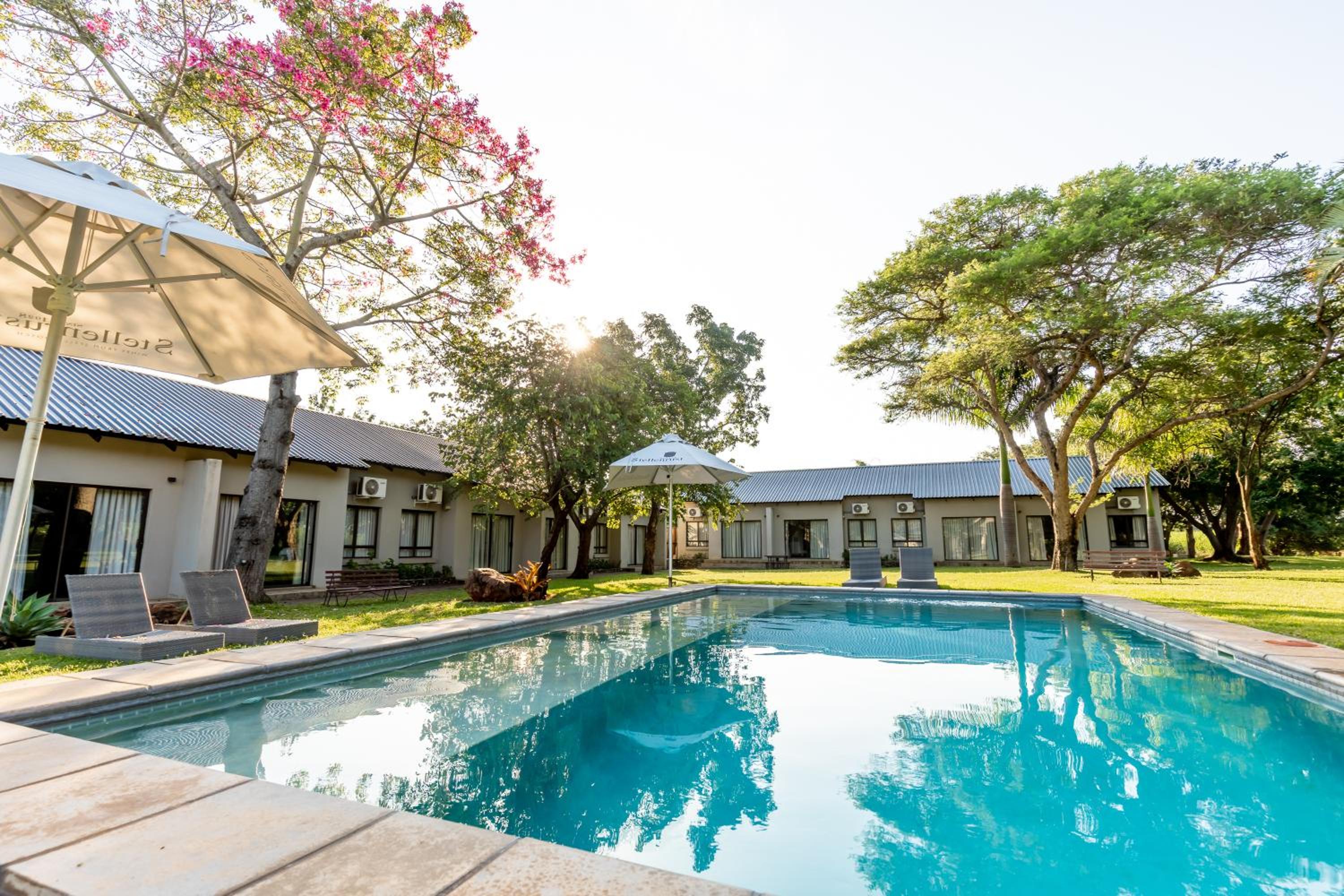 Hamiltons Lodge & Restaurant