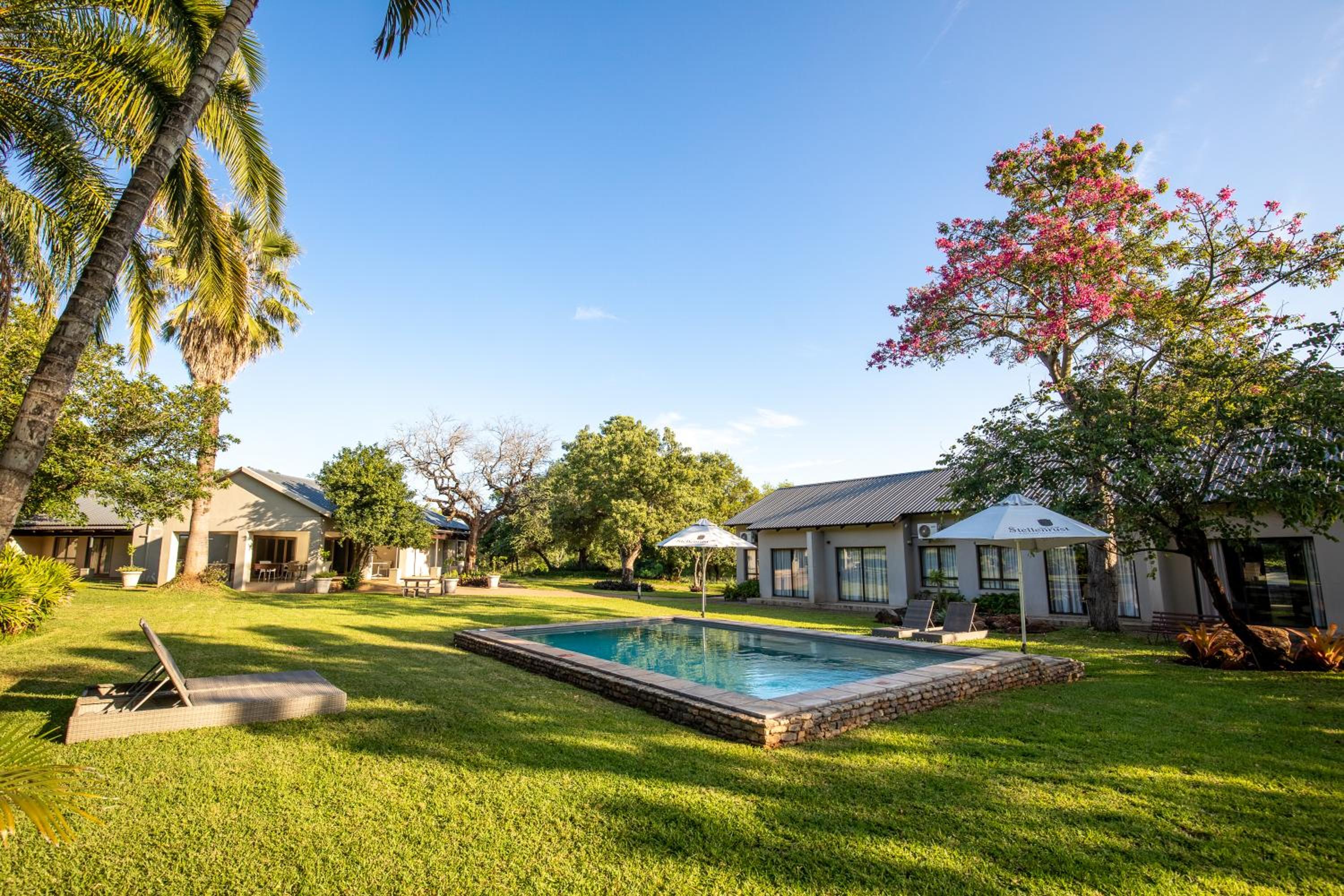 Hamiltons Lodge & Restaurant