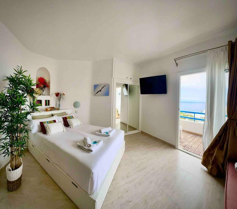 Mirador Paraiso: Superb Sea View