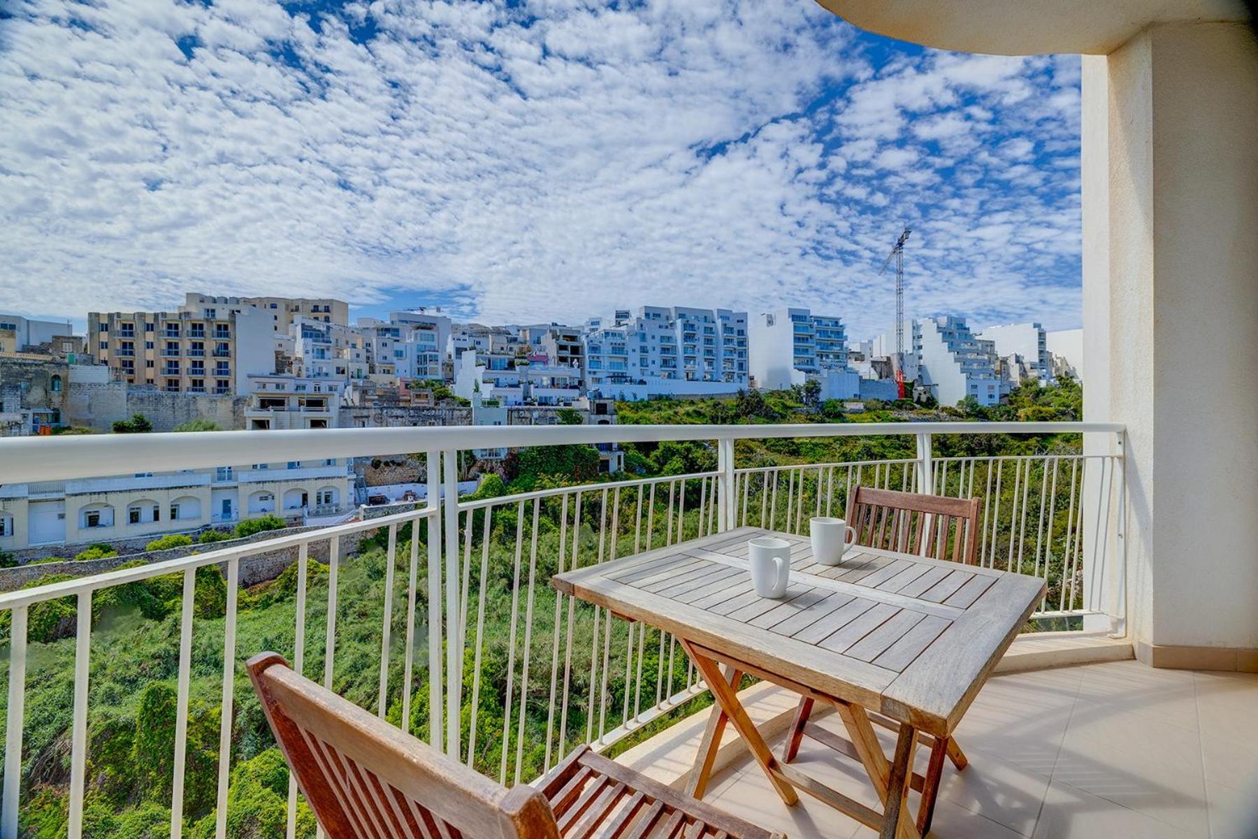 Modern Apartment steps from Balluta Bay
