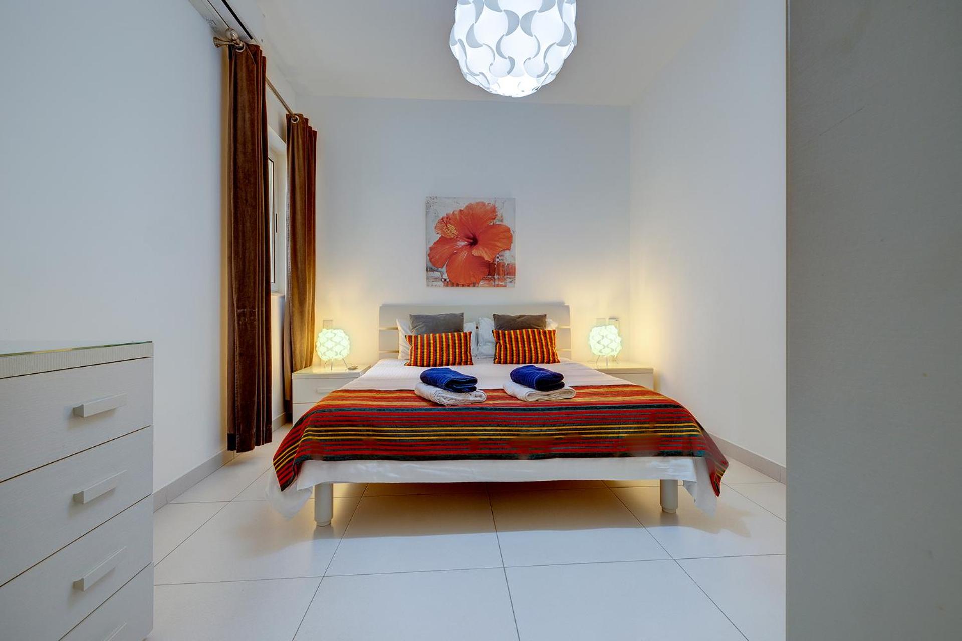 Modern Apartment steps from Balluta Bay