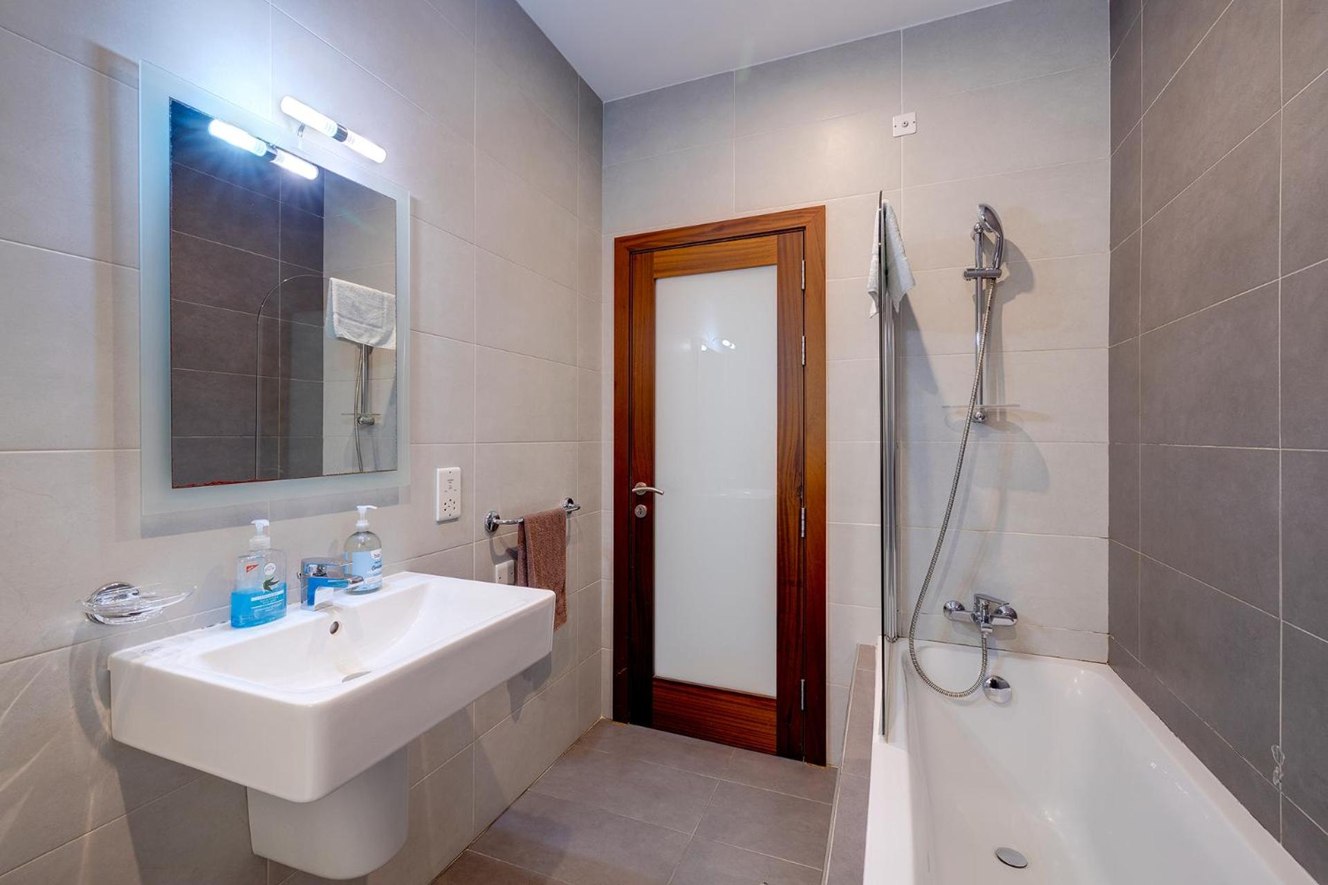 Modern Apartment steps from Balluta Bay