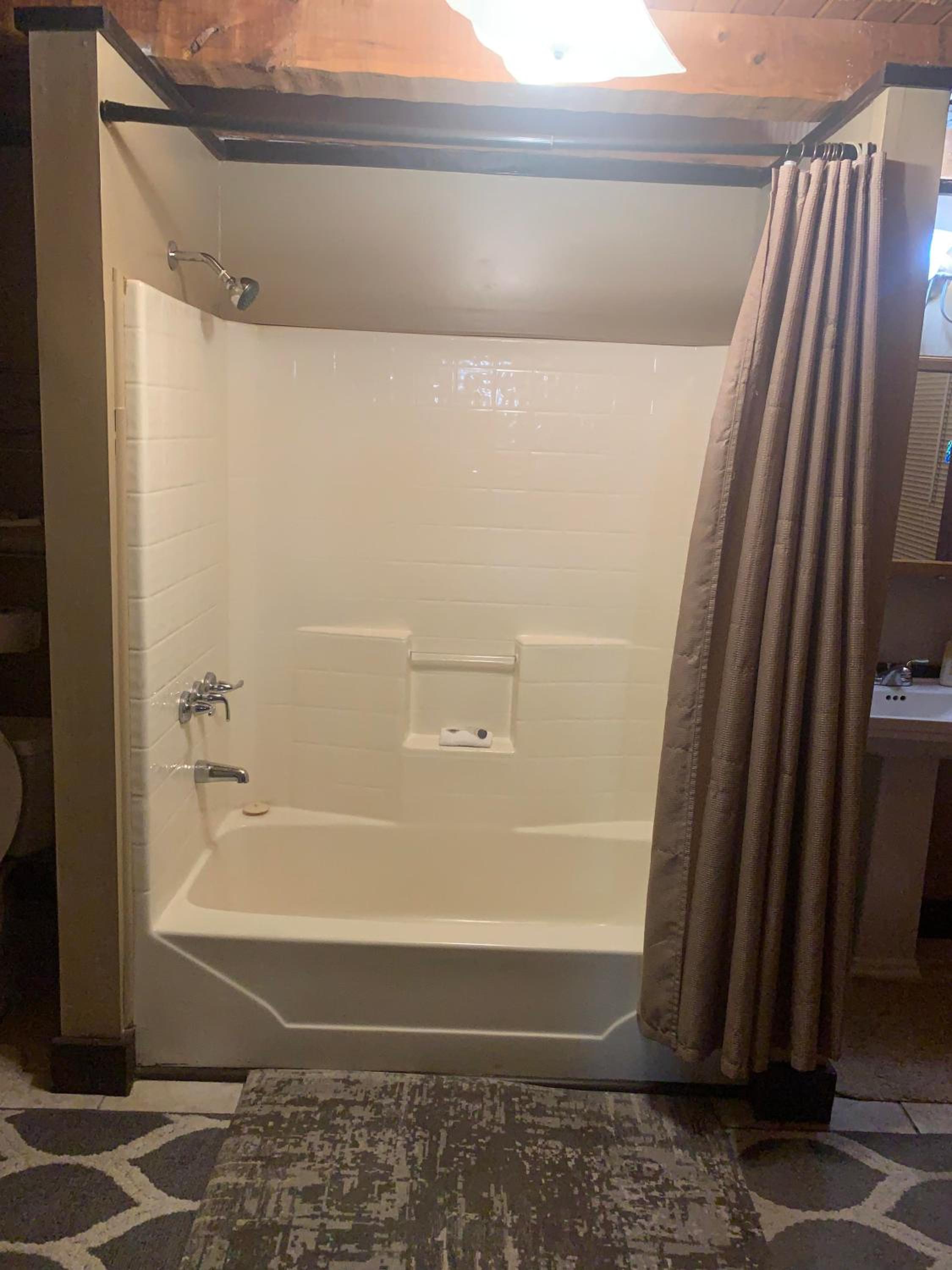 Huntington Vacations - Log Cabin in the Field - Property Image 3