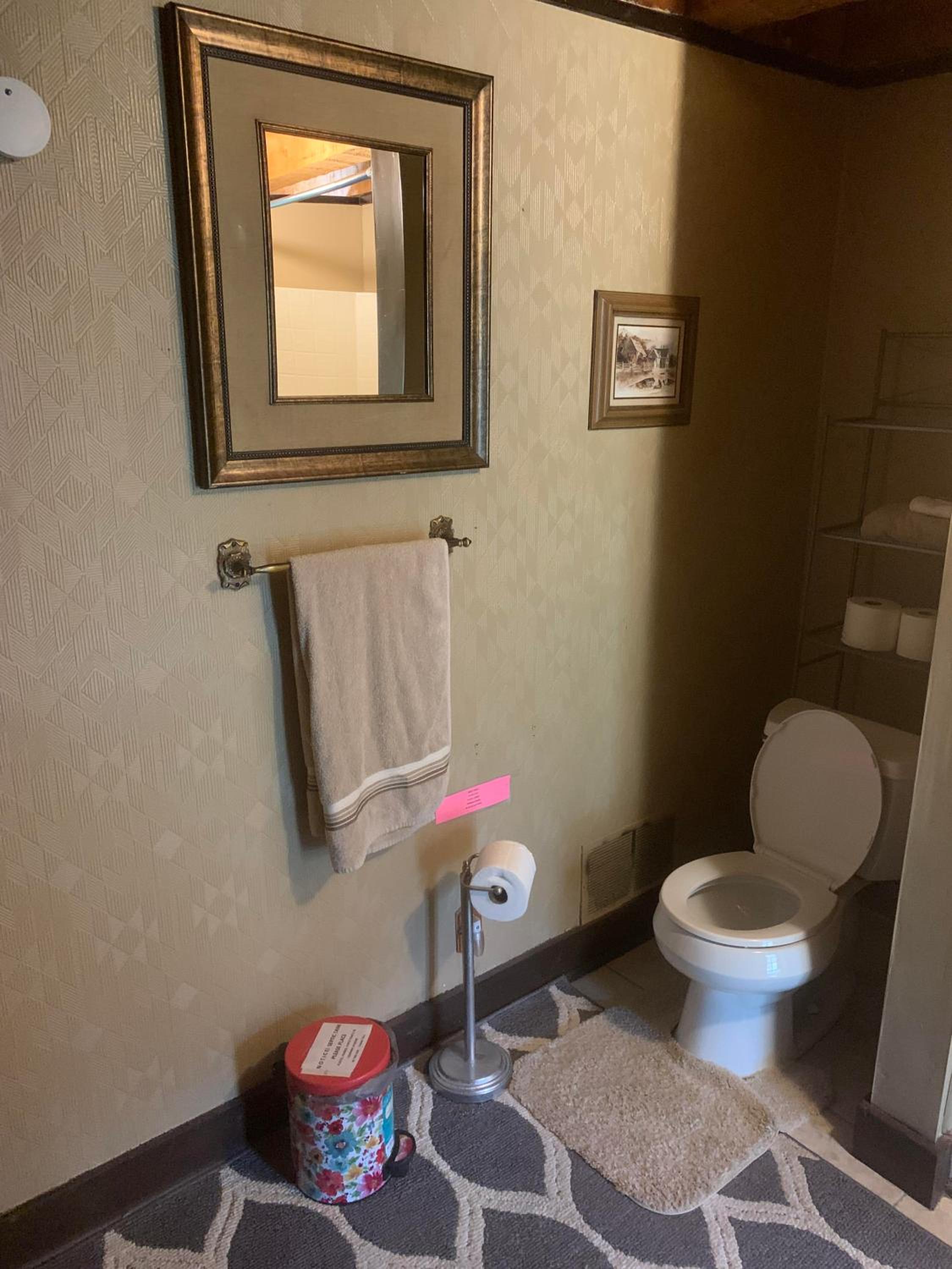 Huntington Vacations - Log Cabin in the Field - Property Image 13