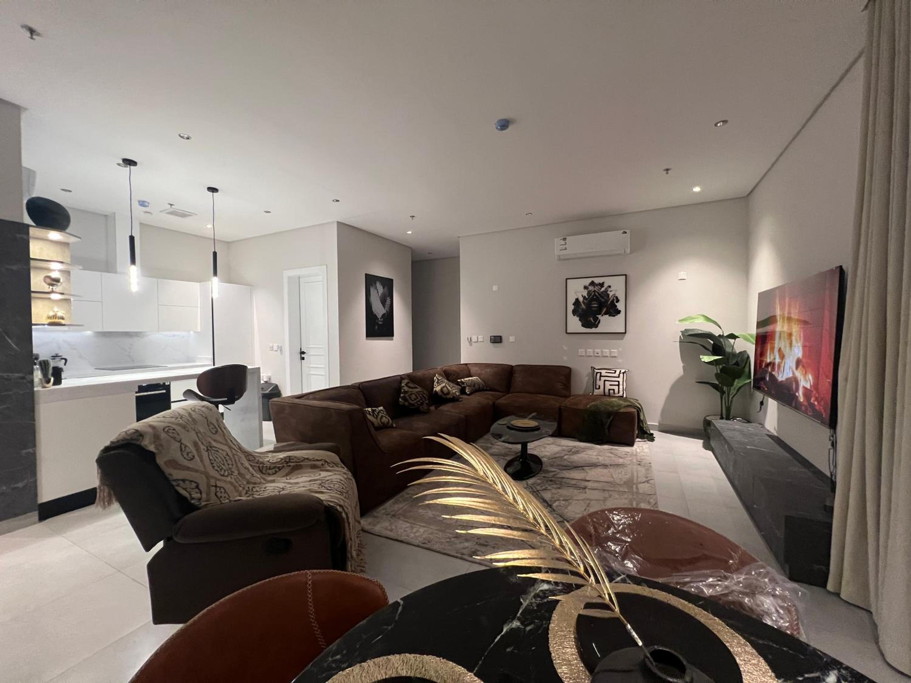luxury 3BR Condo Near the Boulevard