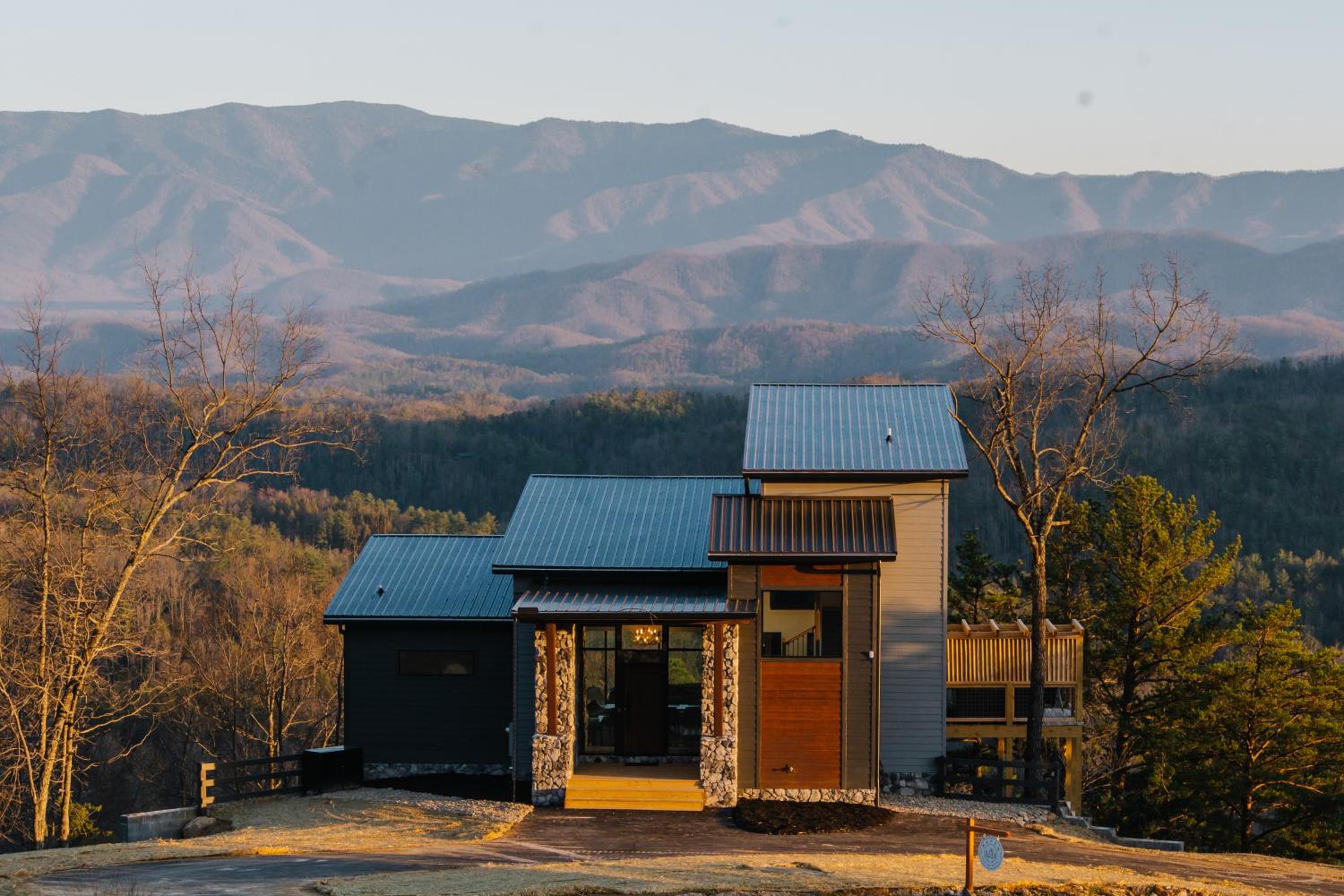 Hotel 3 Pines Lodges Luxury Mountain View Hot Tub - Image 1