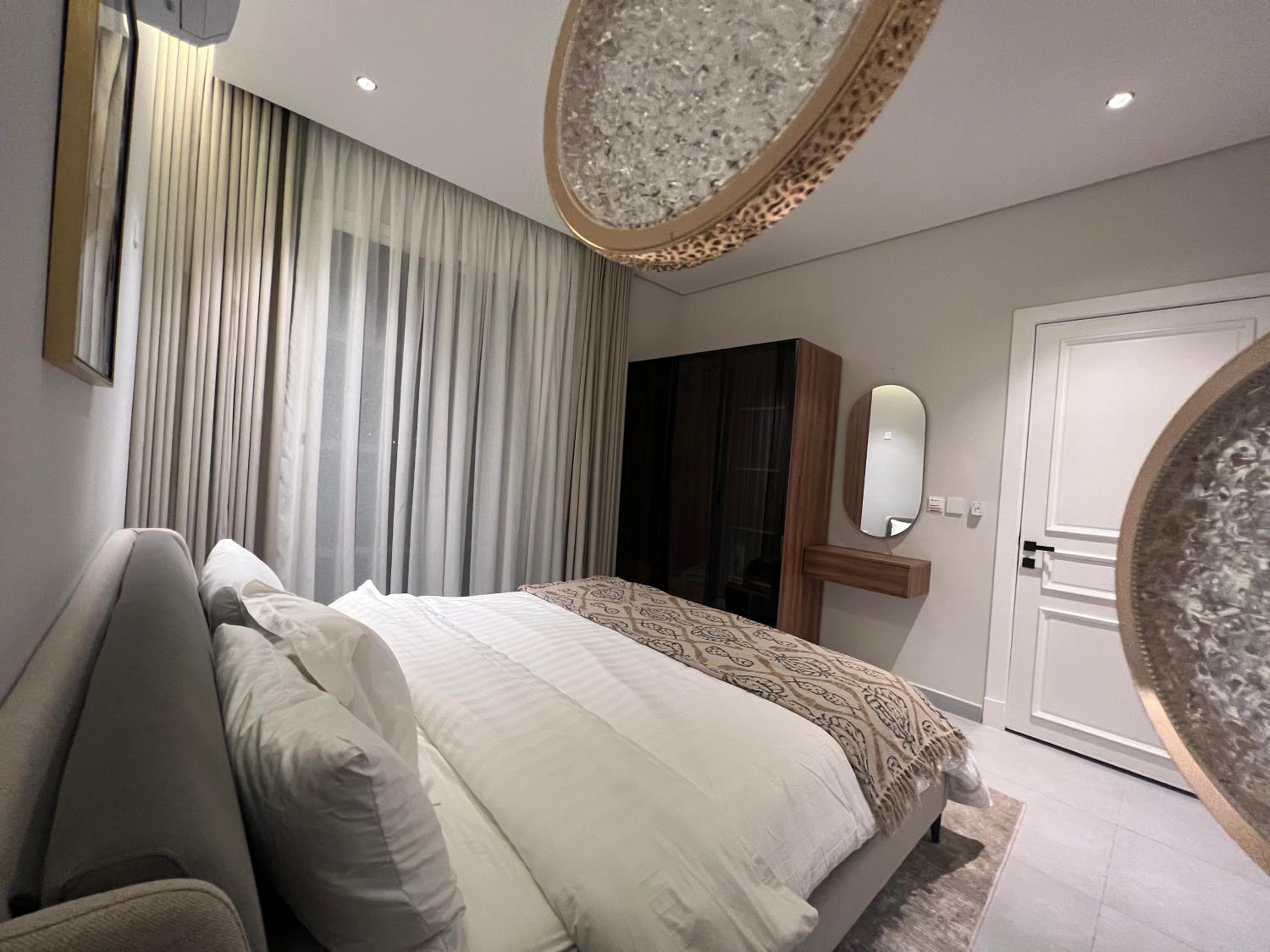 luxury 3BR Condo Near the Boulevard