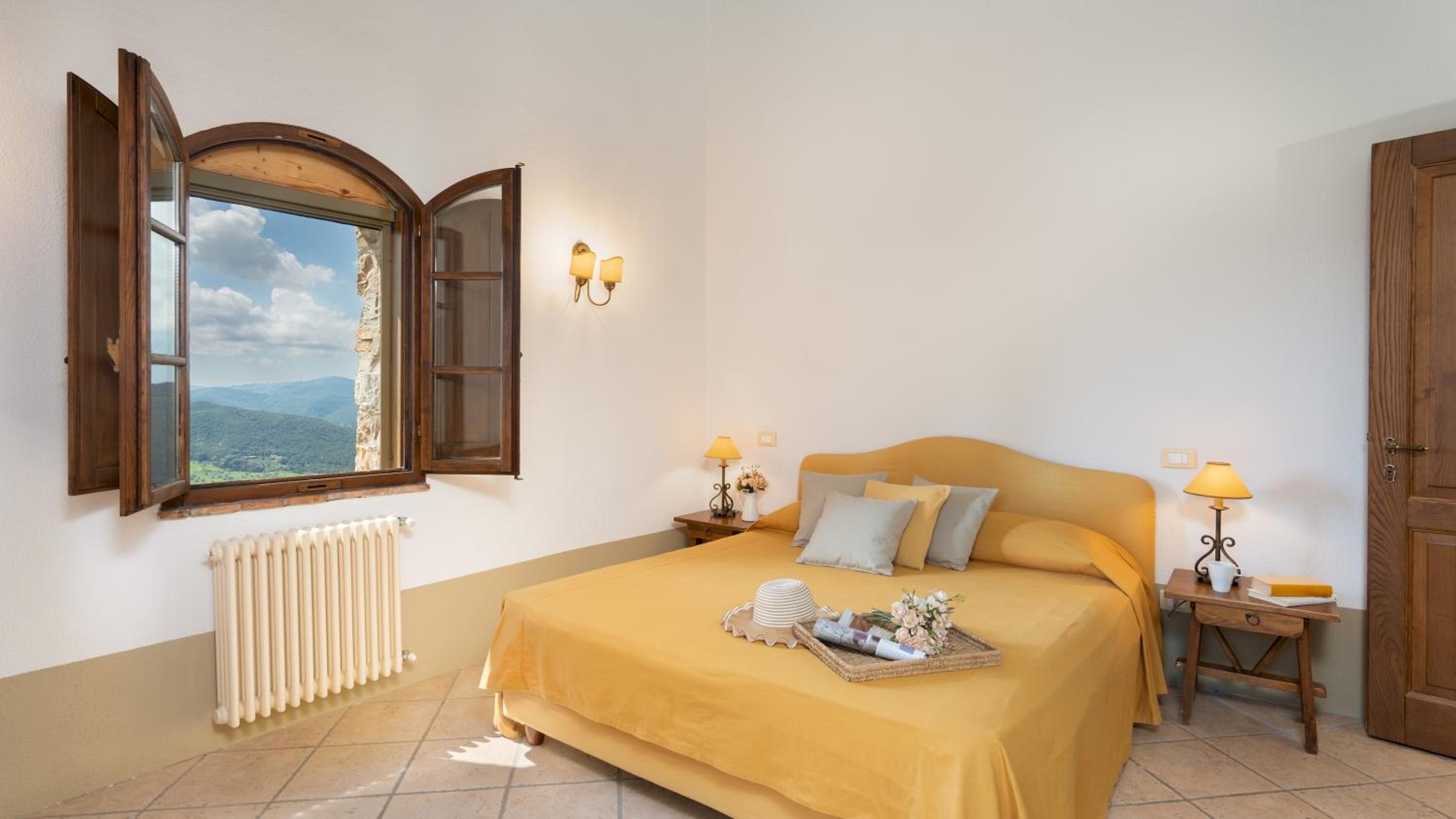 GUADO AL SOLE 26&4, Emma Villas