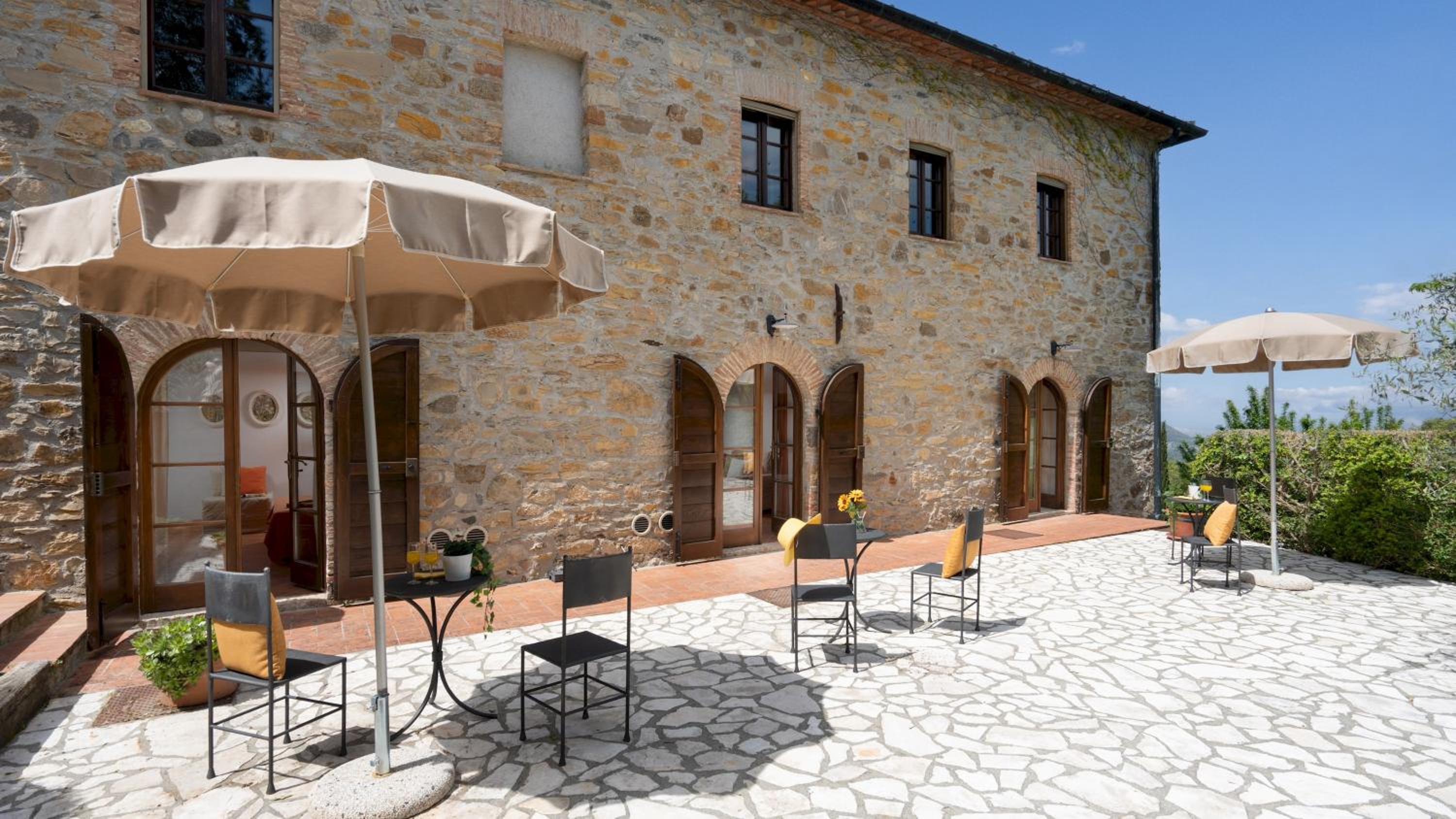GUADO AL SOLE 26&4, Emma Villas
