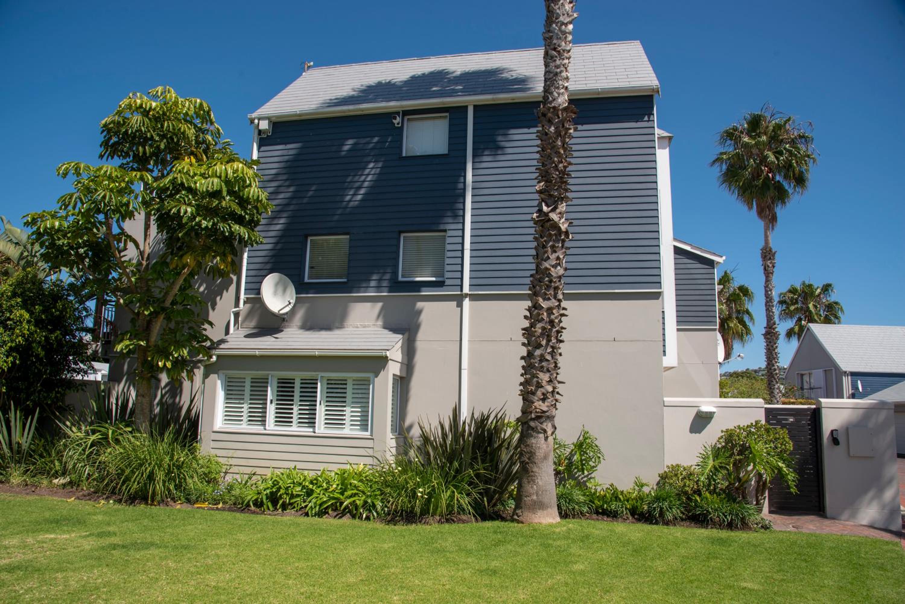 WATERFRONT 2 BR Home with mooring at Knysna Quays - life on the water view 4