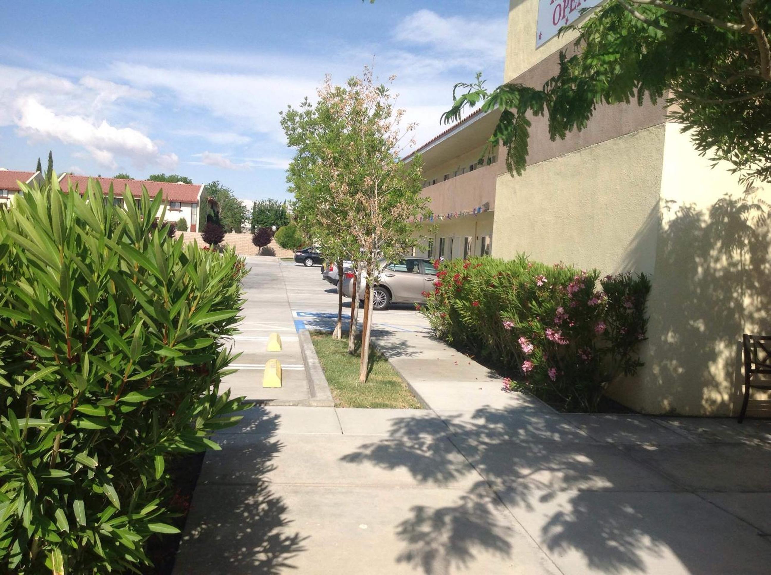 Ridgecrest Vacations - America Inn  Suites - Property Image 4