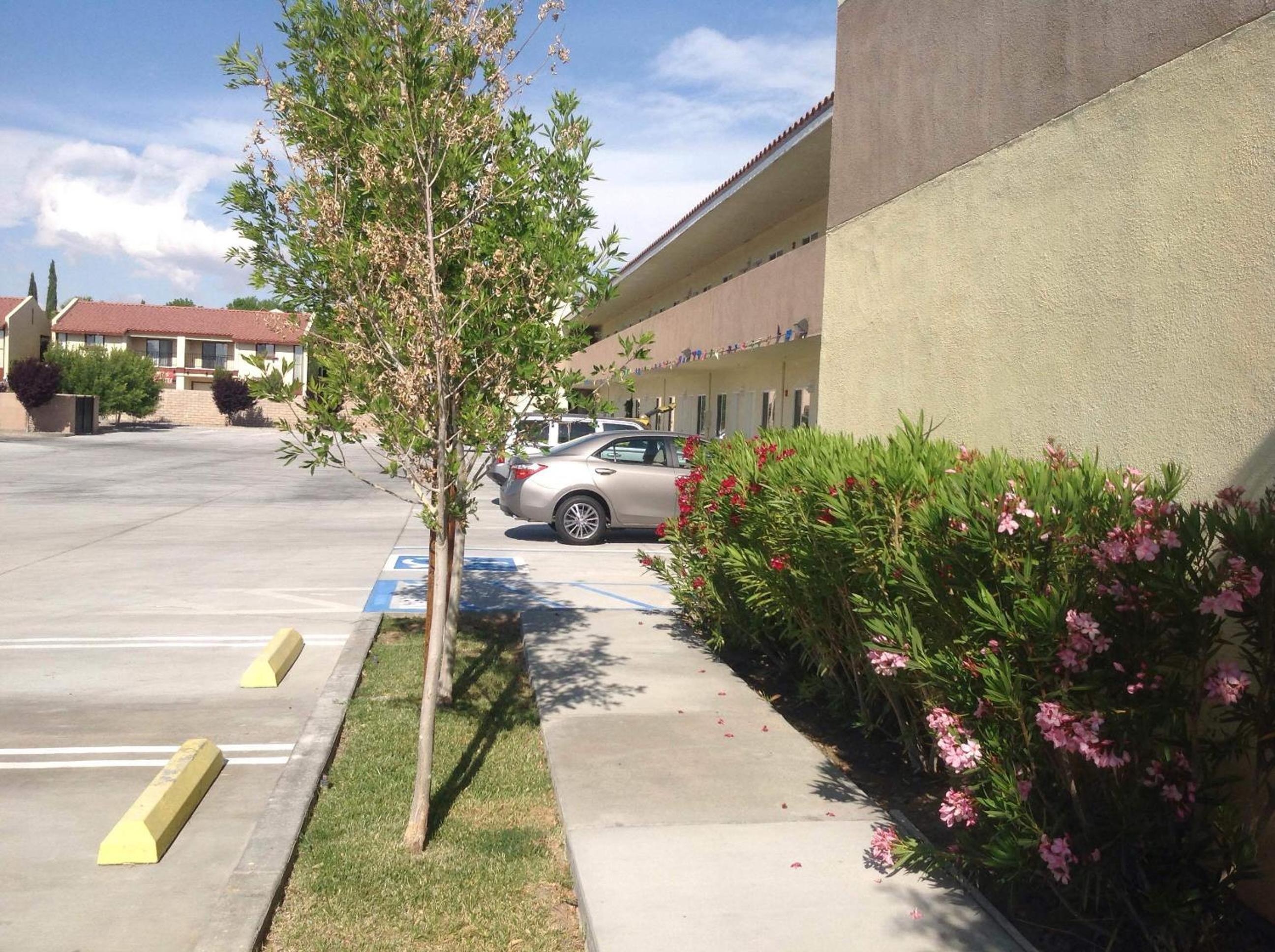 Ridgecrest Vacations - America Inn  Suites - Property Image 5