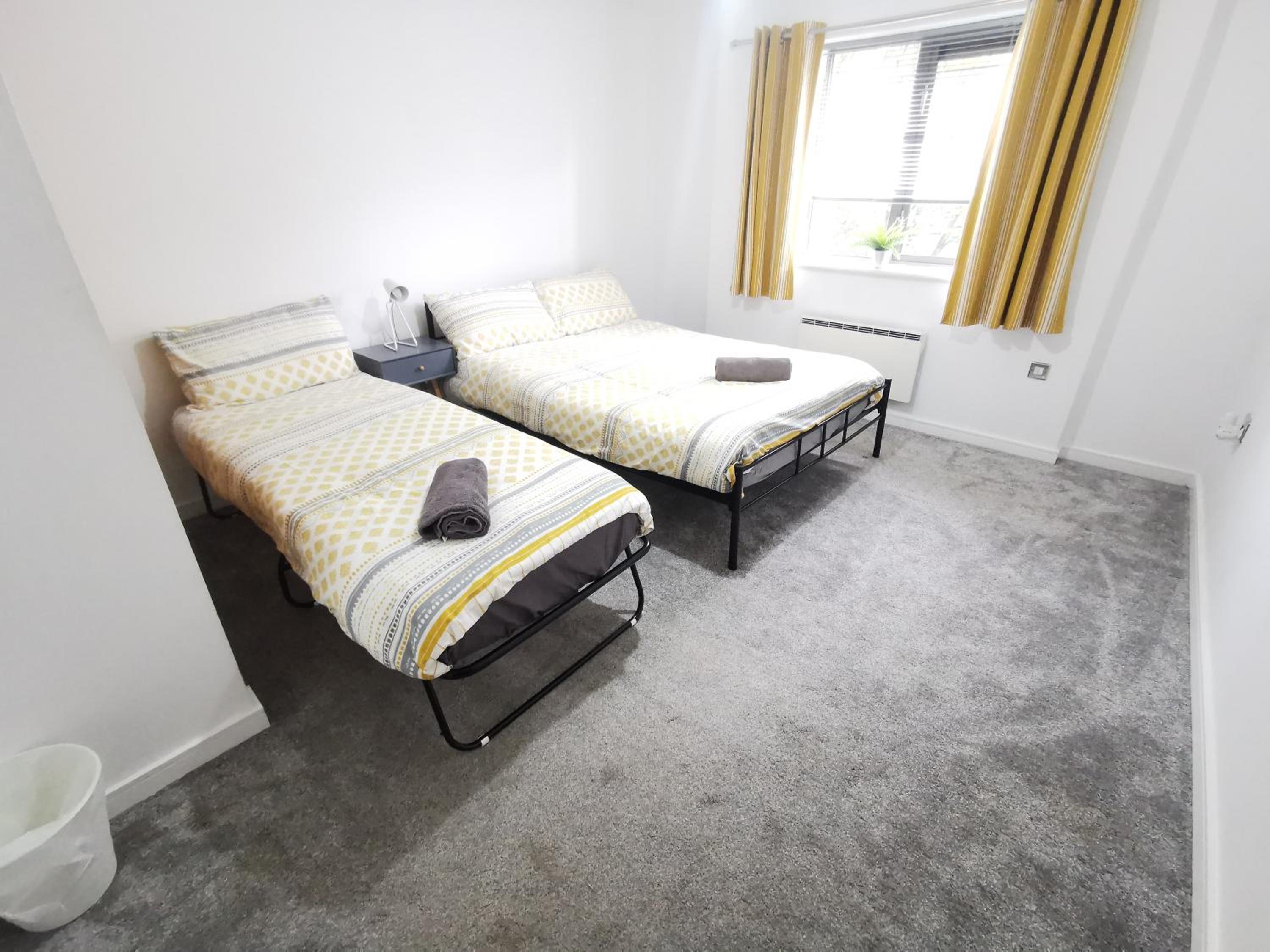 2 Bedroom 2 Bath Apartment, sleeps 4, Town Centre view 2