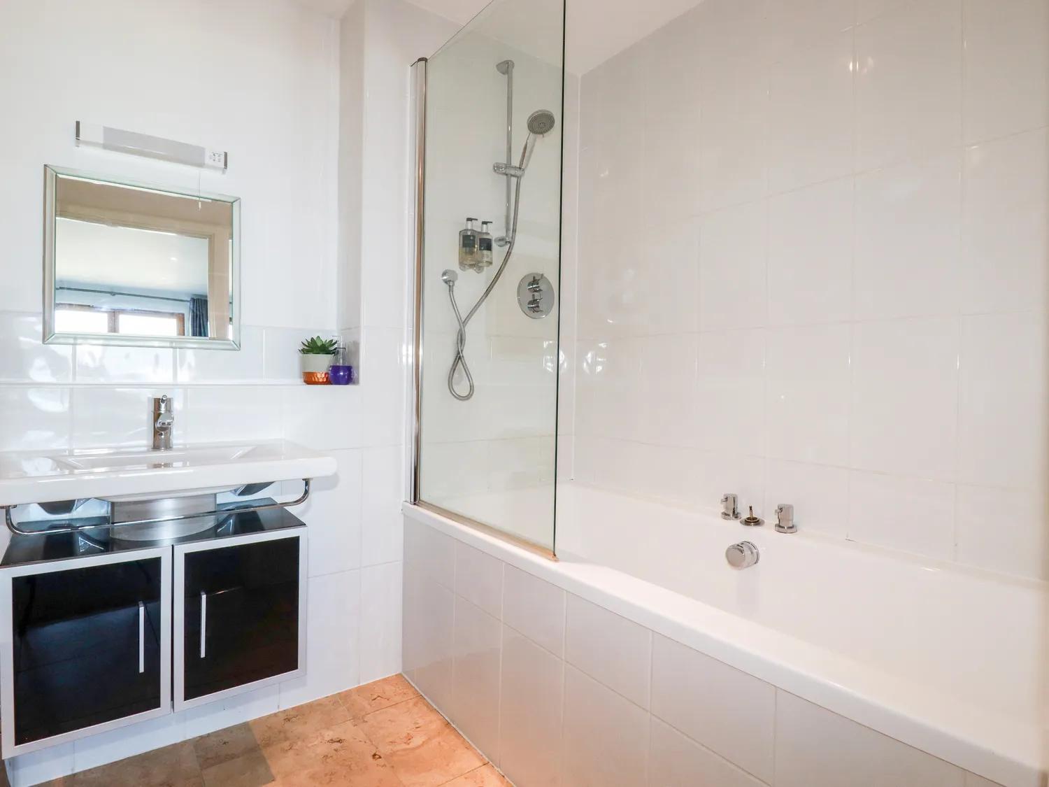 2 Bed Penthouse apartment overlooking Fistral Beach - STAYSEEKERS
