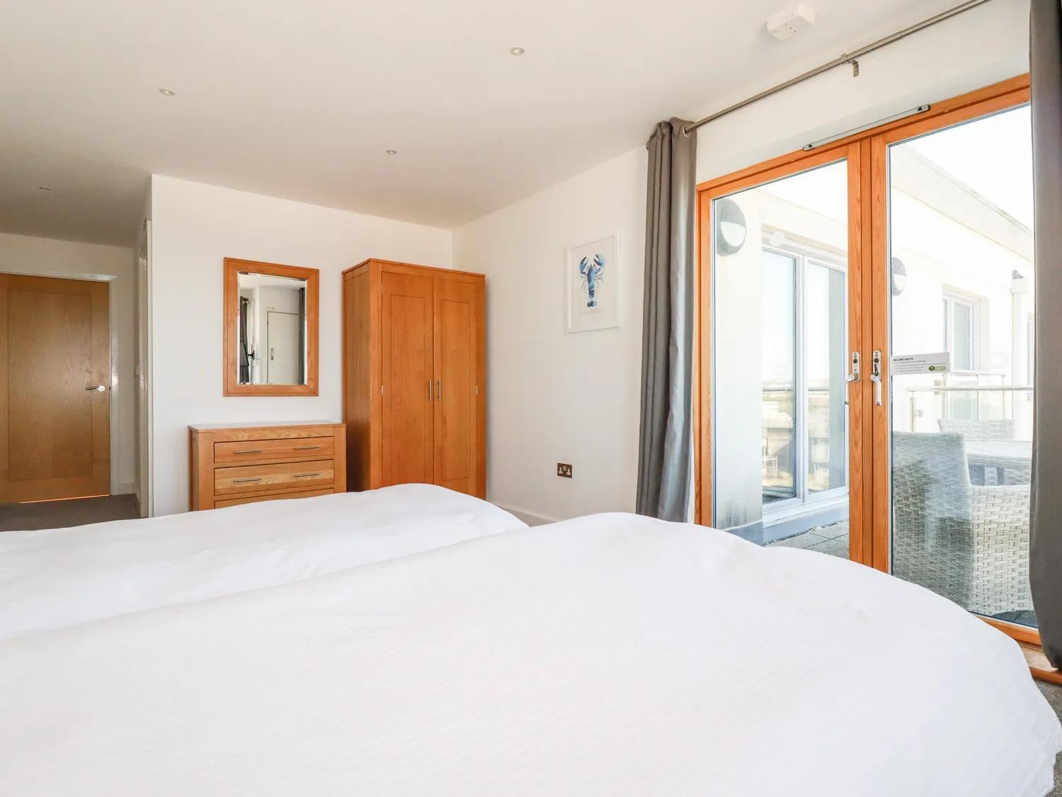 2 Bed Penthouse apartment overlooking Fistral Beach - STAYSEEKERS