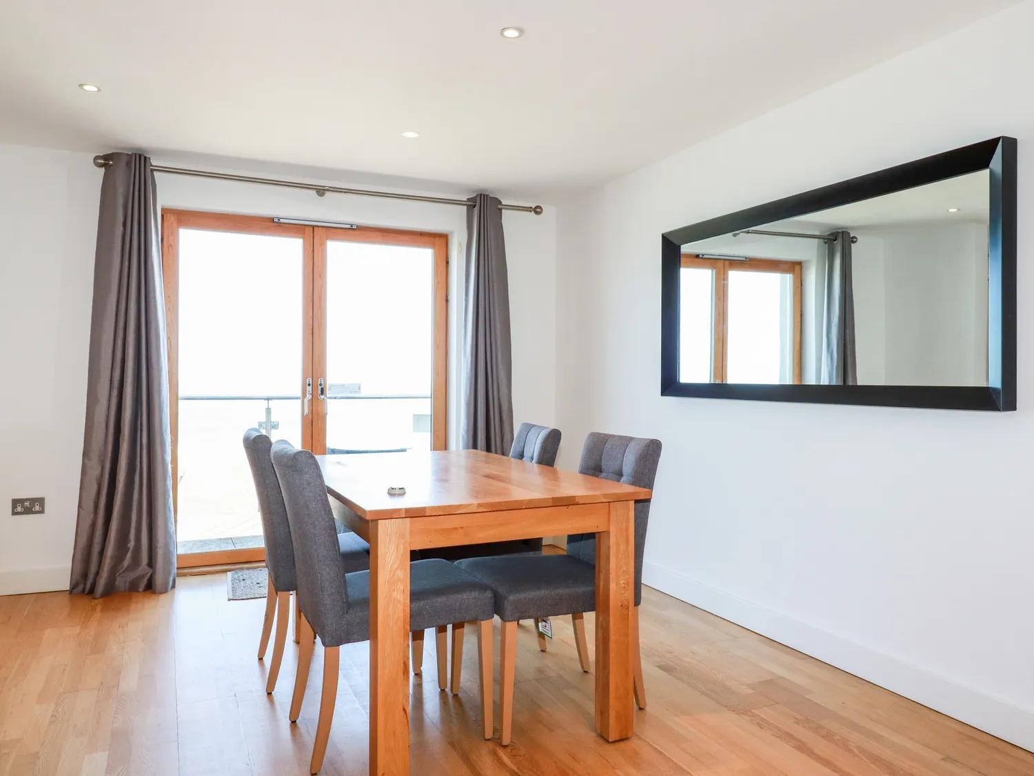 2 Bed Penthouse apartment overlooking Fistral Beach - STAYSEEKERS