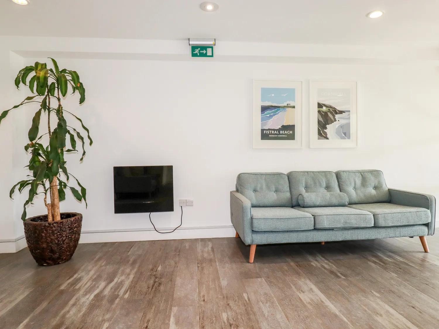 2 Bed Penthouse apartment overlooking Fistral Beach - STAYSEEKERS