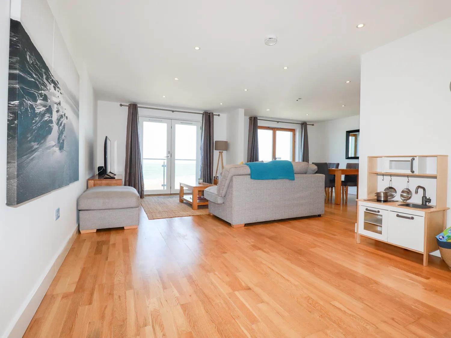 2 Bed Penthouse apartment overlooking Fistral Beach - STAYSEEKERS