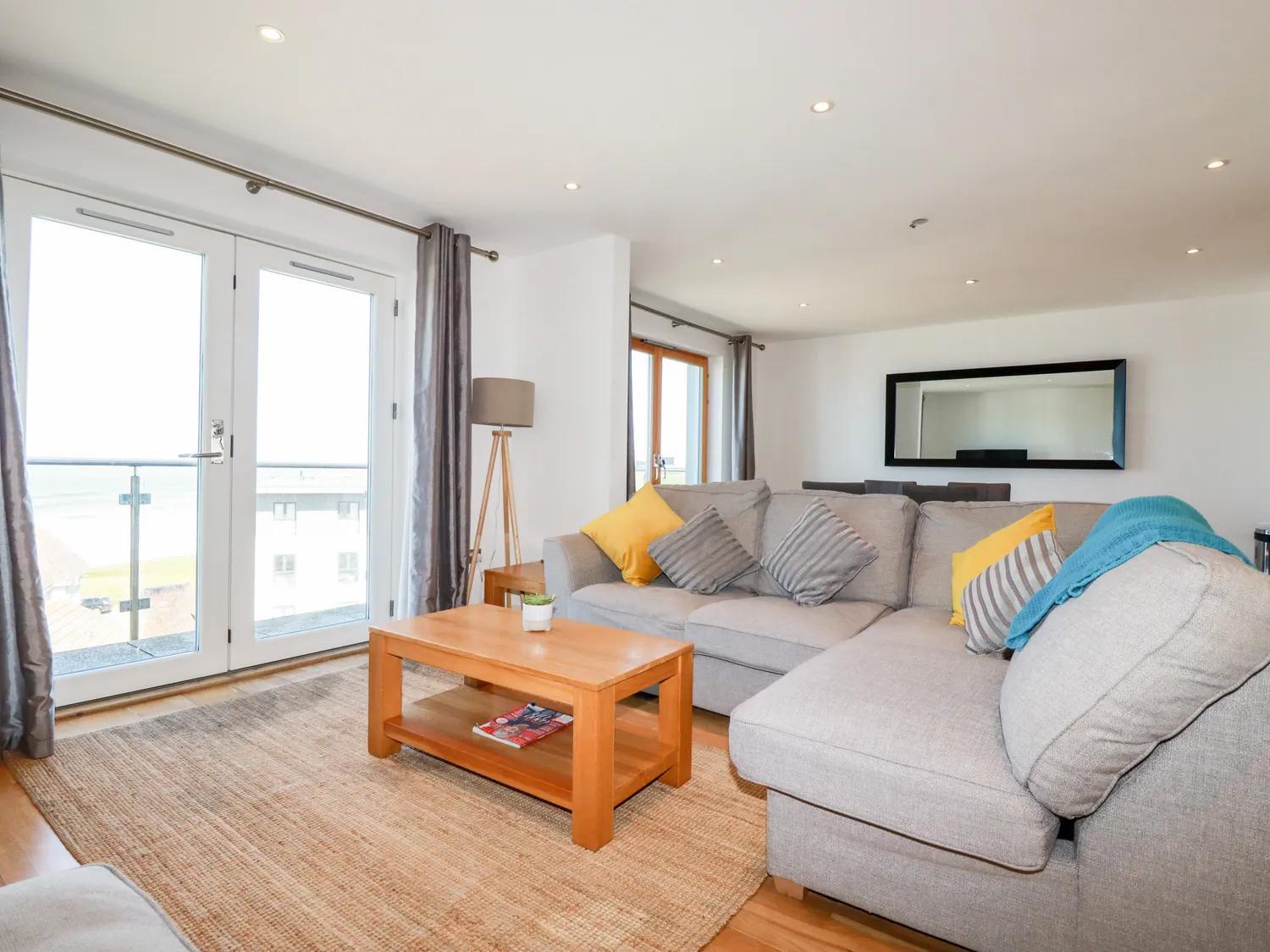 2 Bed Penthouse apartment overlooking Fistral Beach - STAYSEEKERS