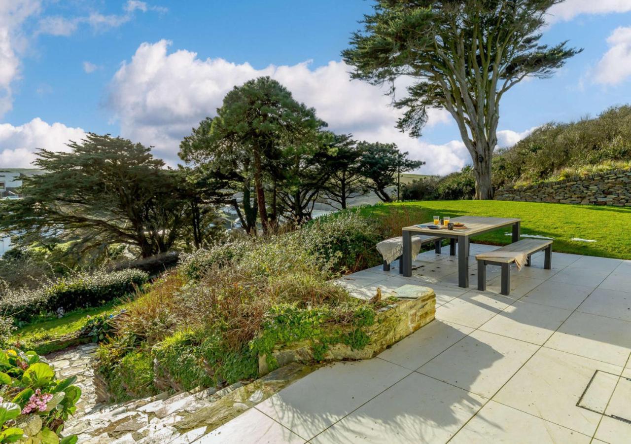 4 Bed in Mawgan Porth oc-d26830