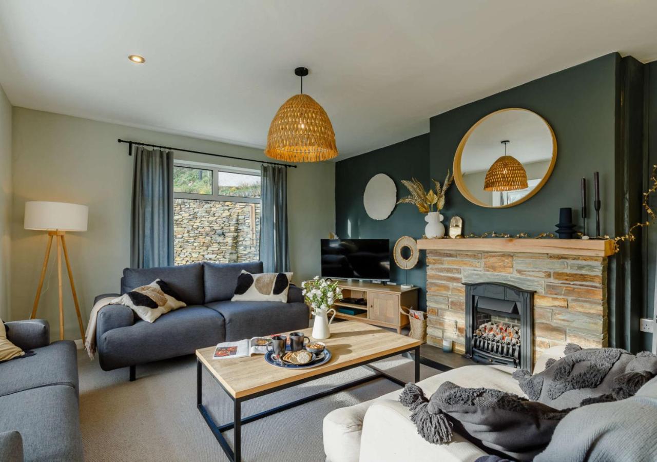 4 Bed in Mawgan Porth oc-d26830