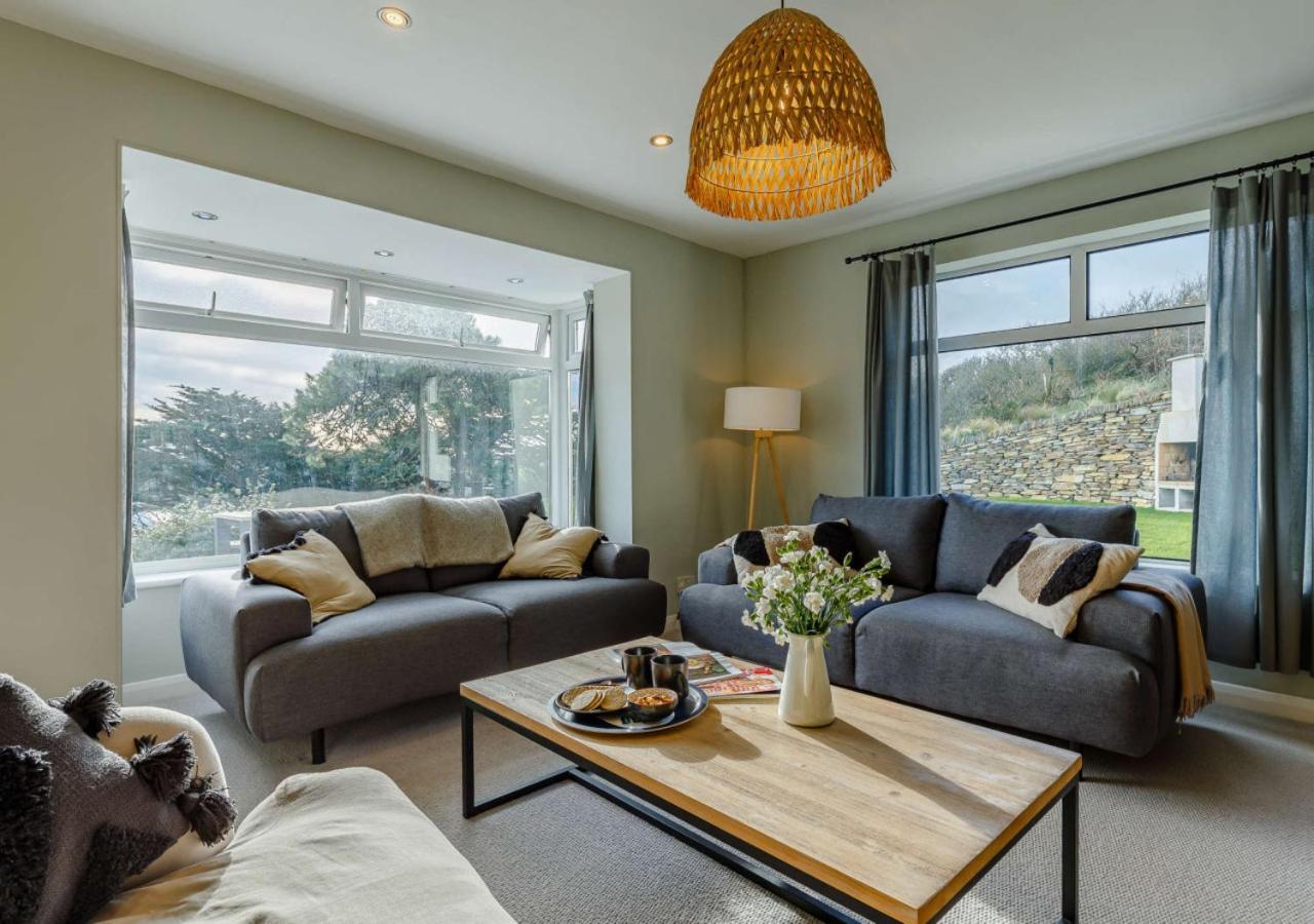 4 Bed in Mawgan Porth oc-d26830