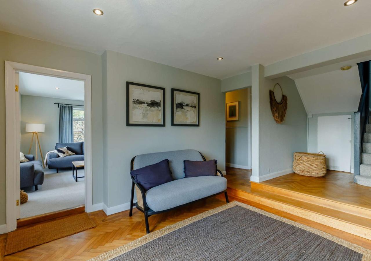 4 Bed in Mawgan Porth oc-d26830