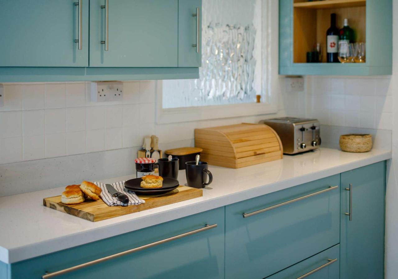 4 Bed in Mawgan Porth oc-d26830