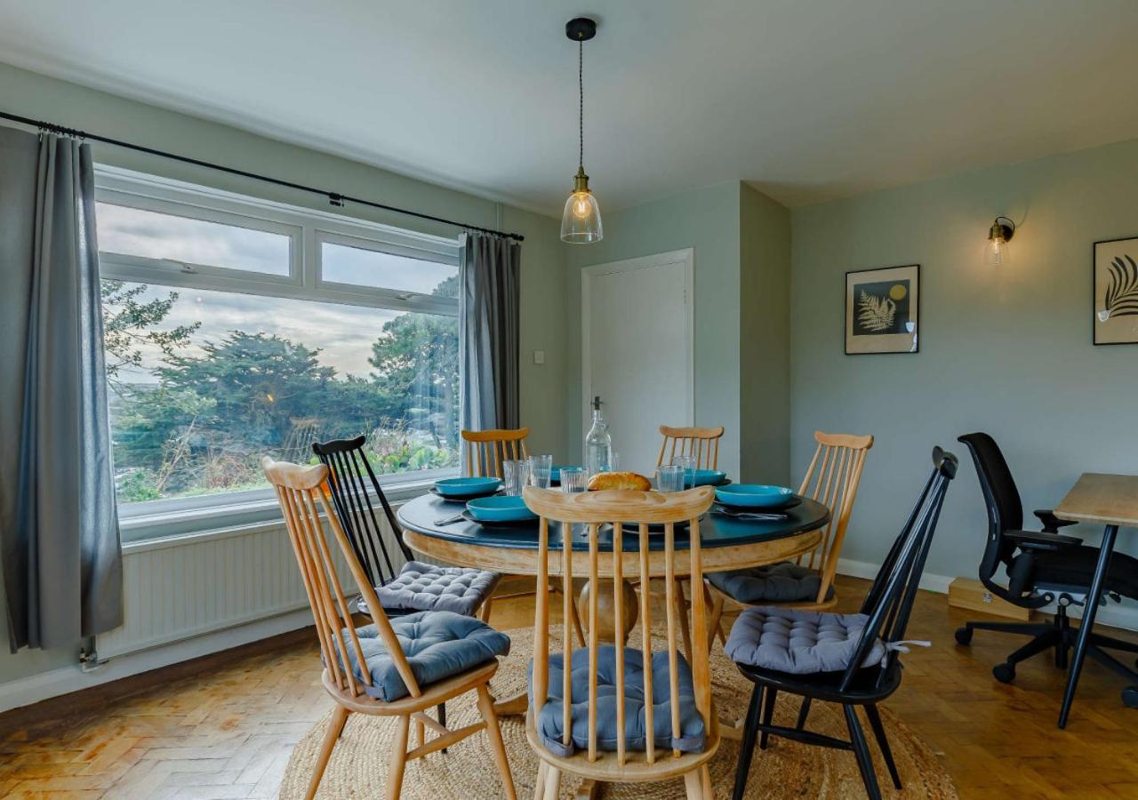 4 Bed in Mawgan Porth oc-d26830