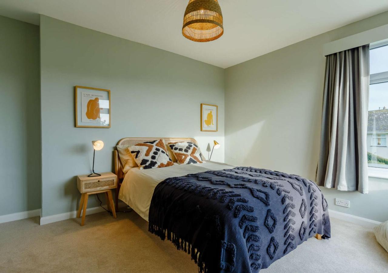 4 Bed in Mawgan Porth oc-d26830