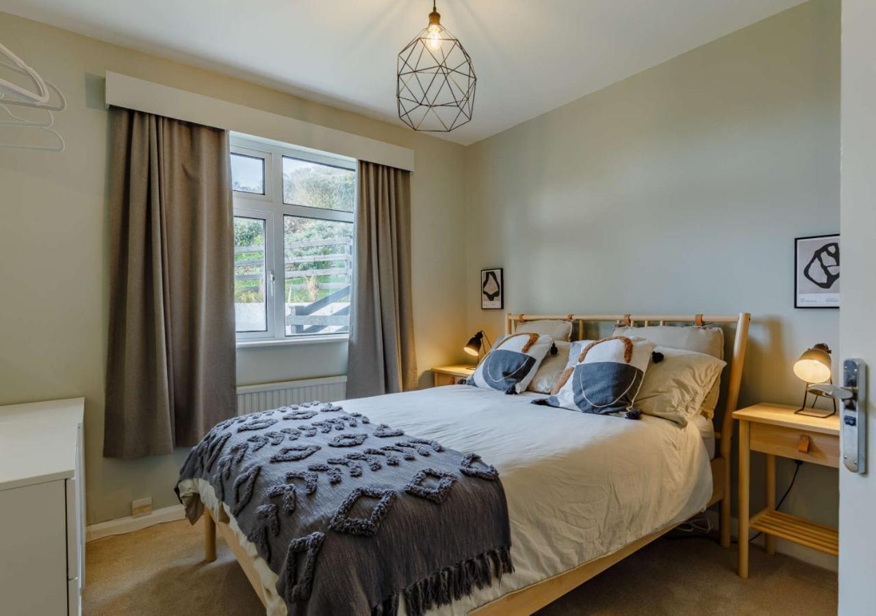 4 Bed in Mawgan Porth oc-d26830