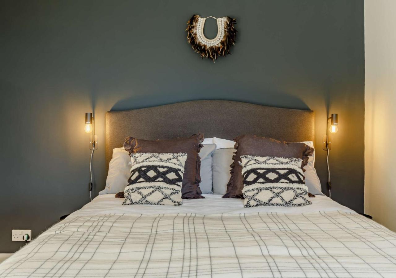 4 Bed in Mawgan Porth oc-d26830