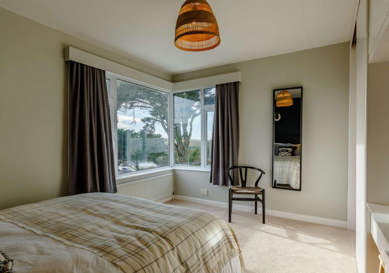 4 Bed in Mawgan Porth oc-d26830