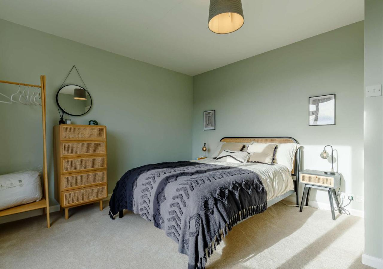 4 Bed in Mawgan Porth oc-d26830