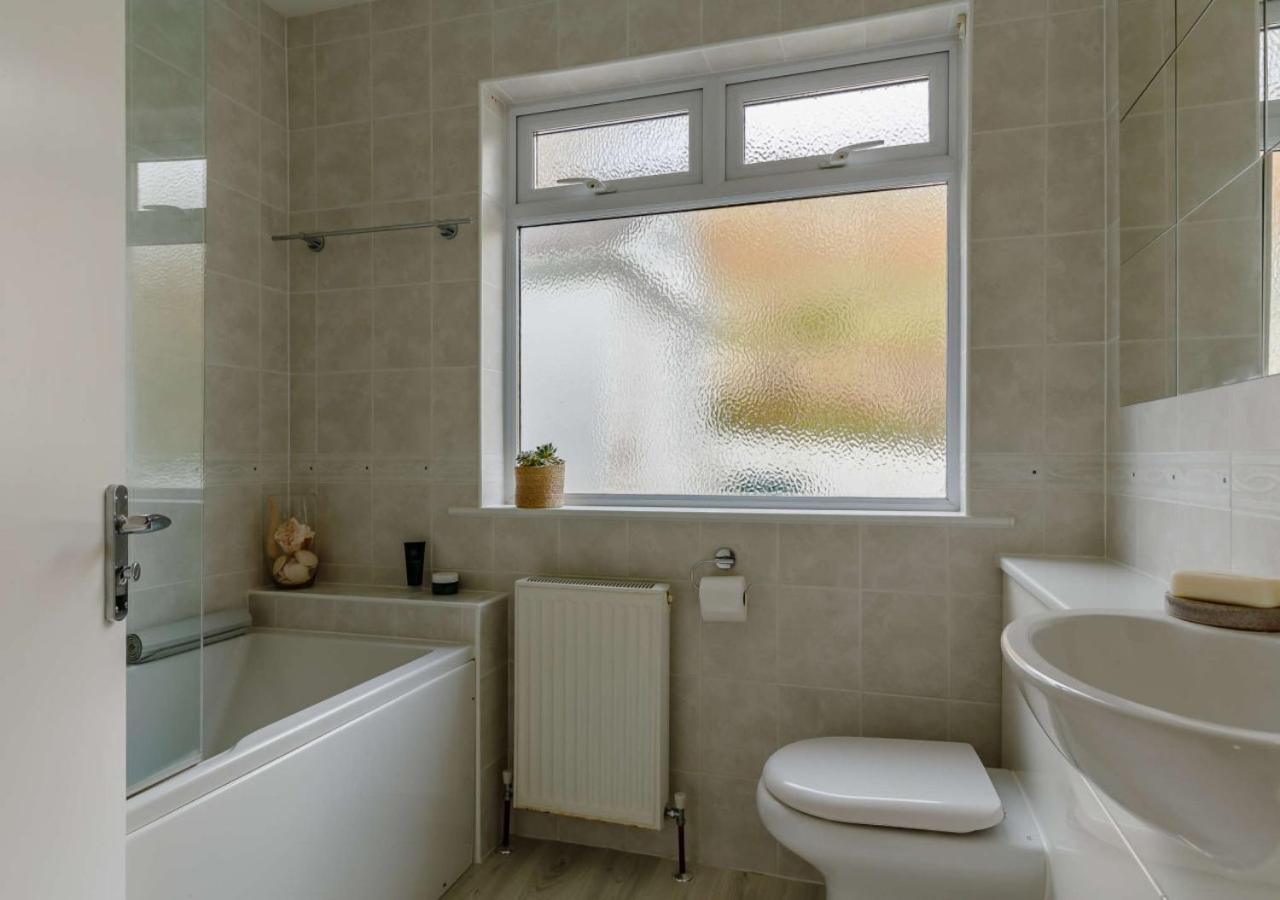 4 Bed in Mawgan Porth oc-d26830