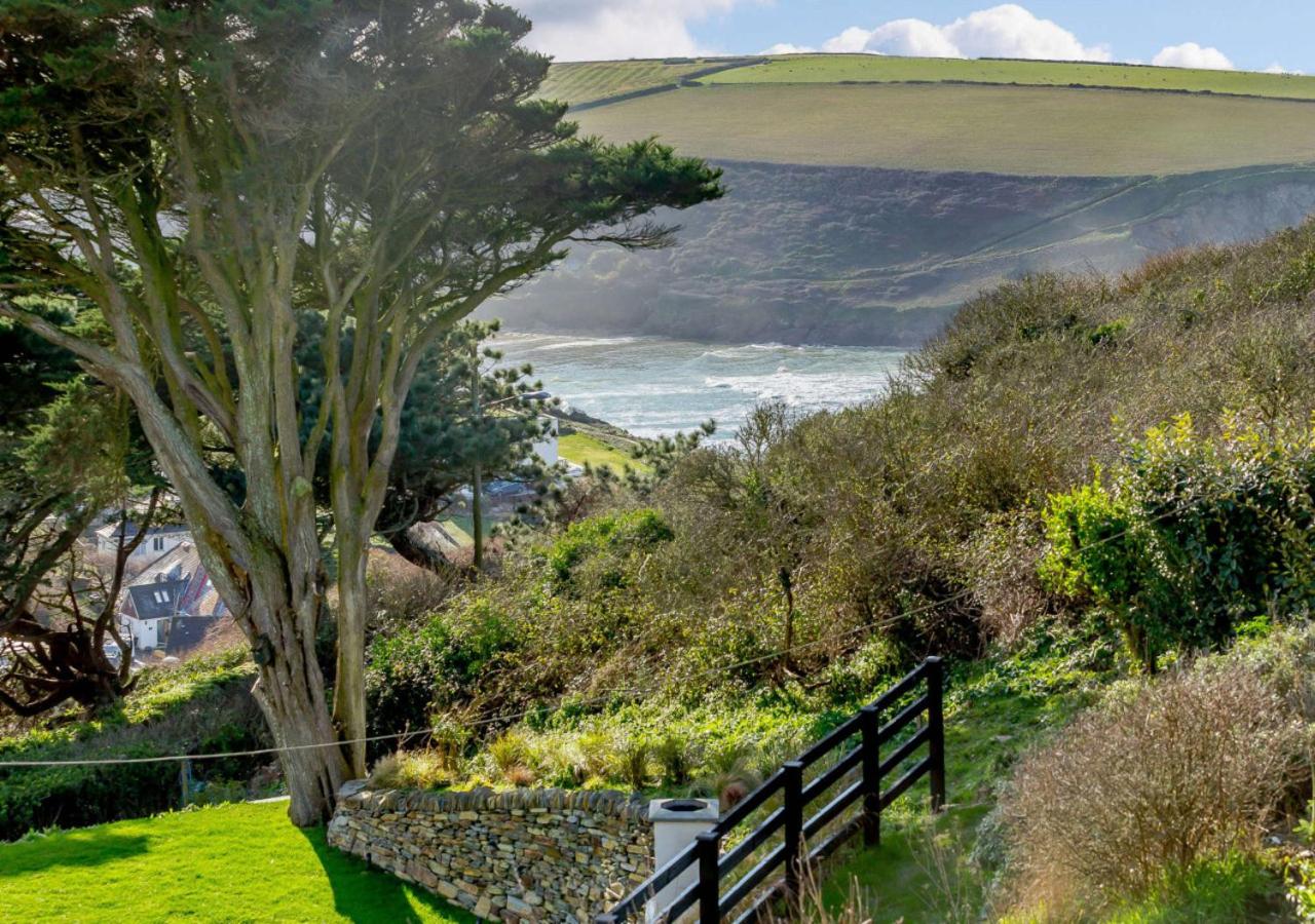 4 Bed in Mawgan Porth oc-d26830