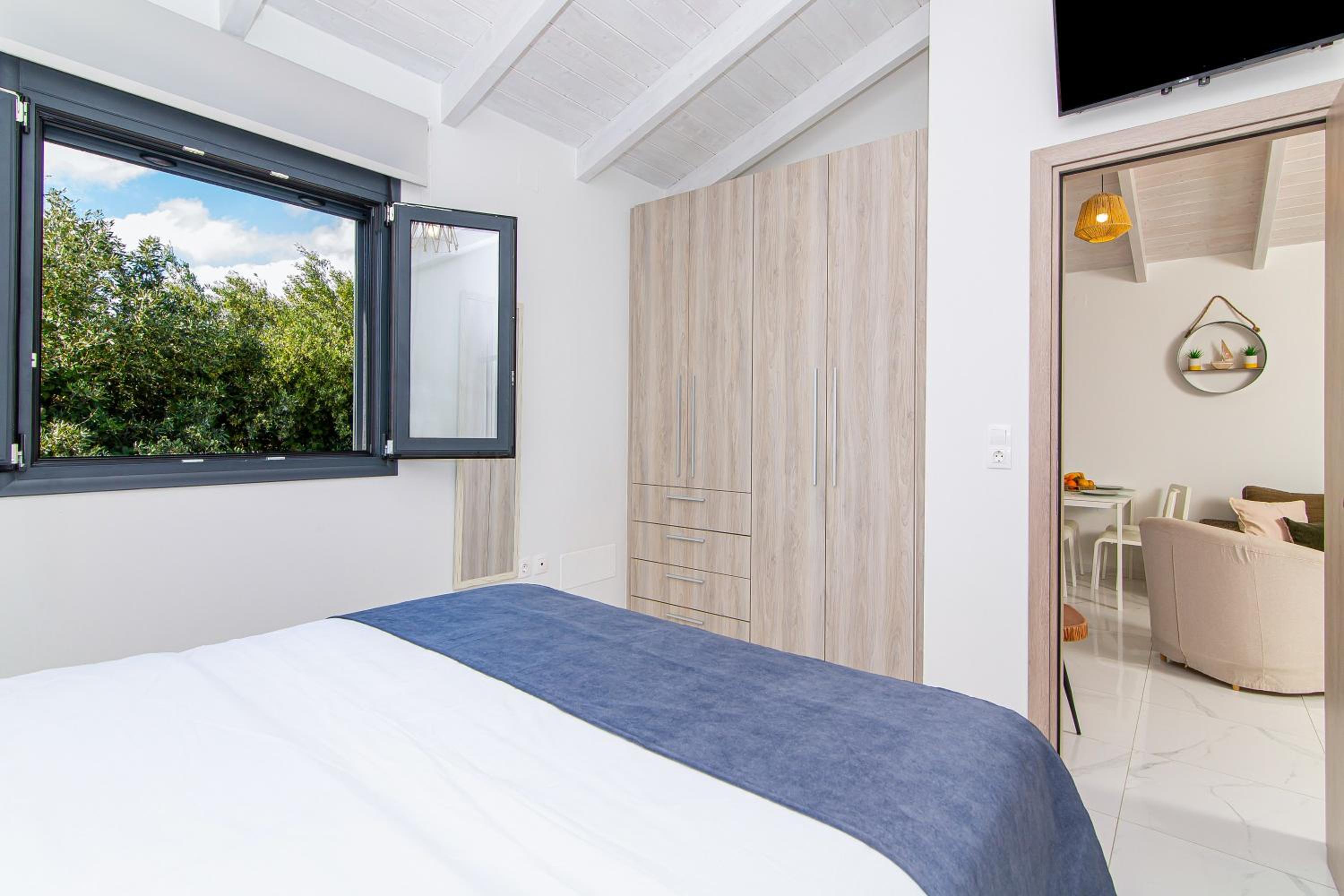 Joy Superior Apartment Sea View photo 5