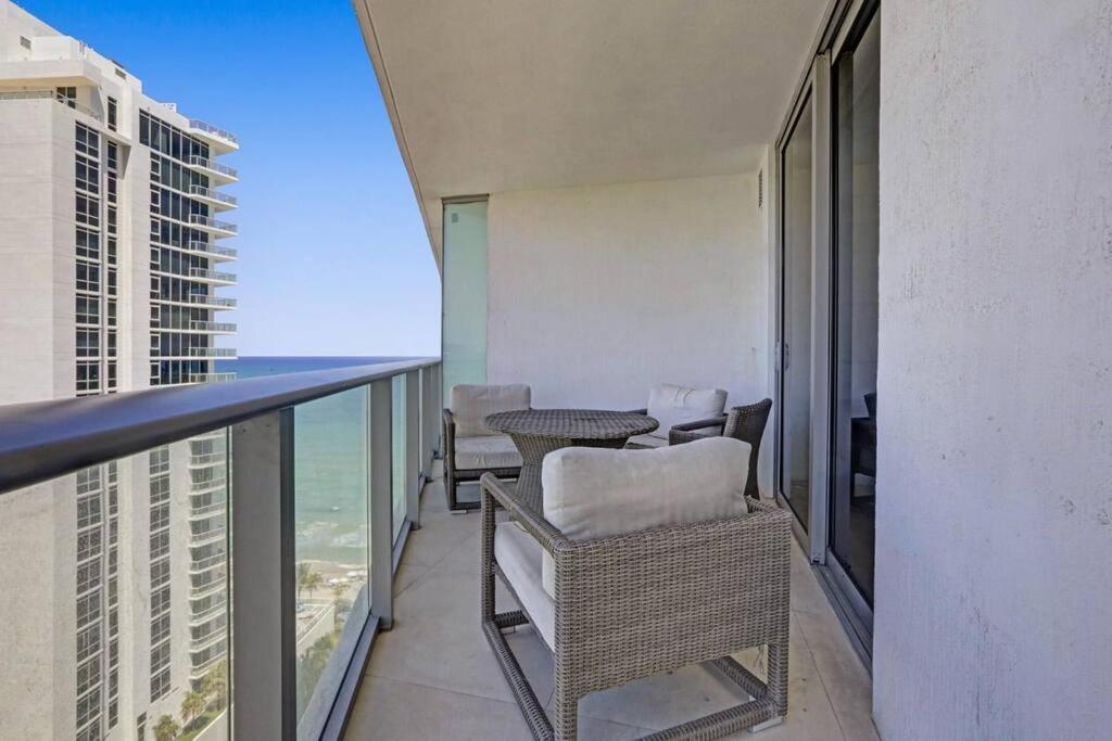 Chic 2BDR 2BA Water Front in Hyde Beach view 5