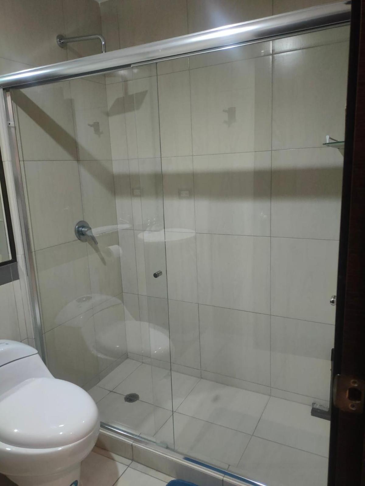 Con generador Suite elegante piscina gym en el norte Gye