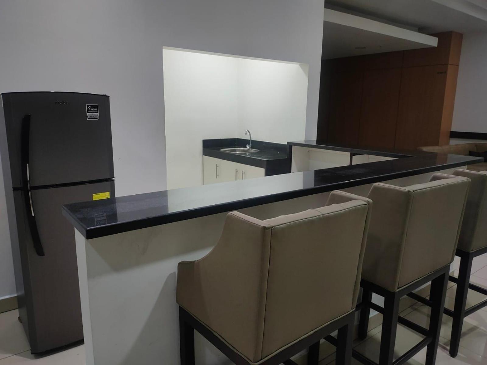 Con generador Suite elegante piscina gym en el norte Gye