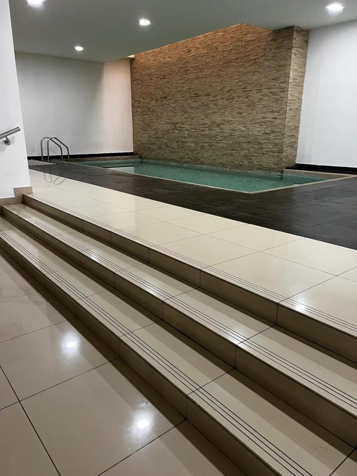Con generador Suite elegante piscina gym en el norte Gye