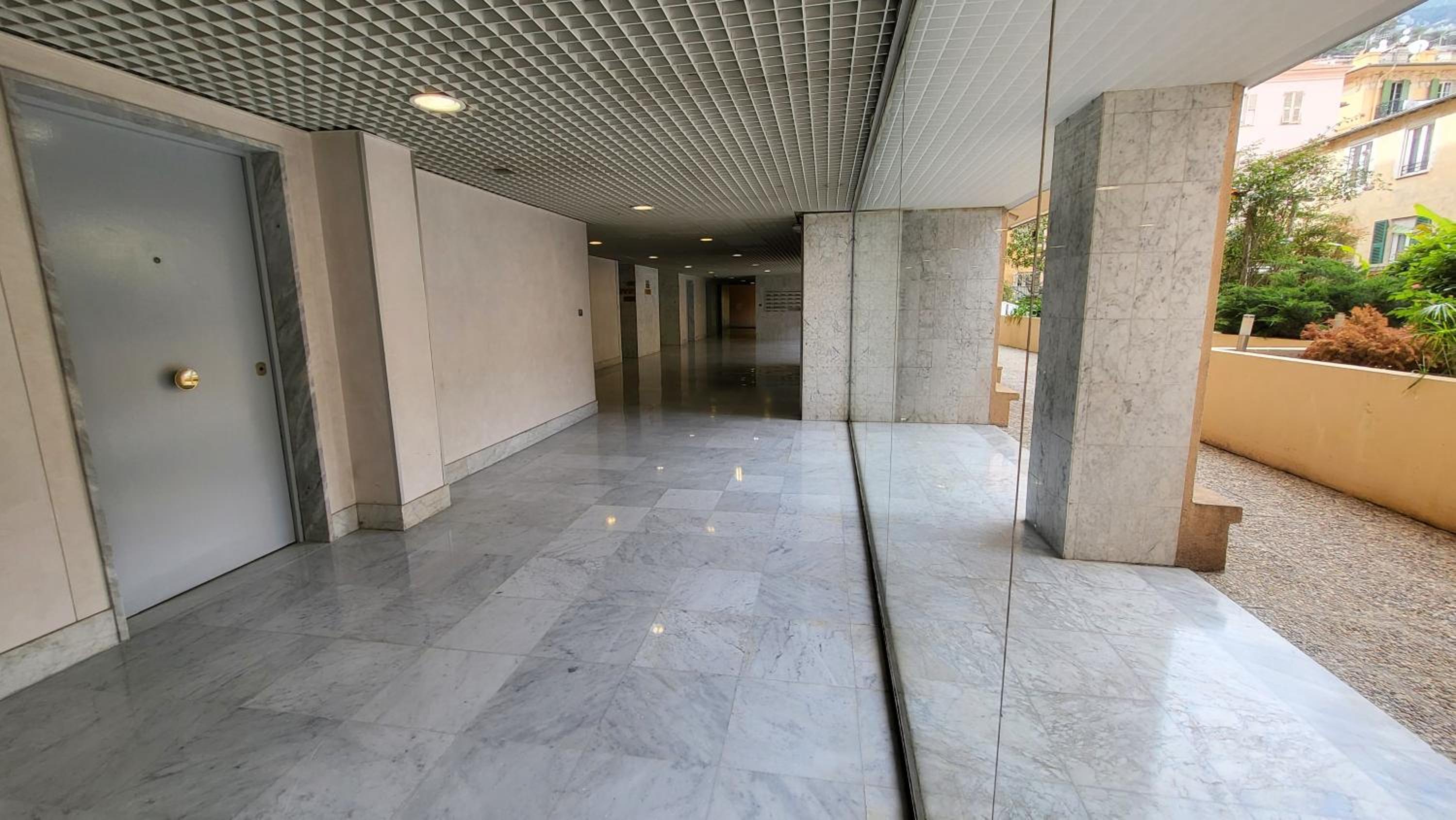 Reception & Lobby