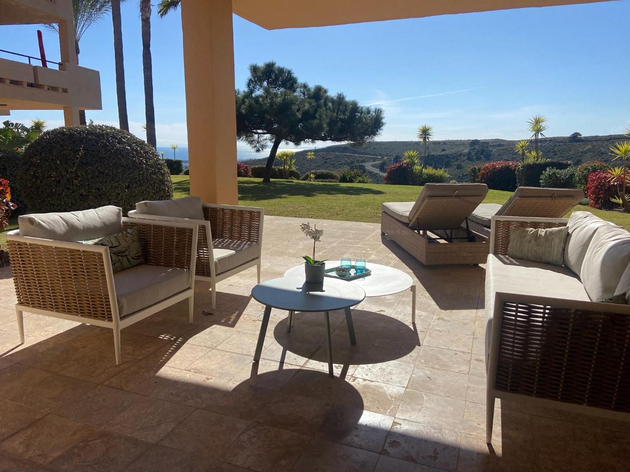 Wonderful 3-bedroom apartment with garden and amazing views Hacienda Senorio Cifuentes Marbella