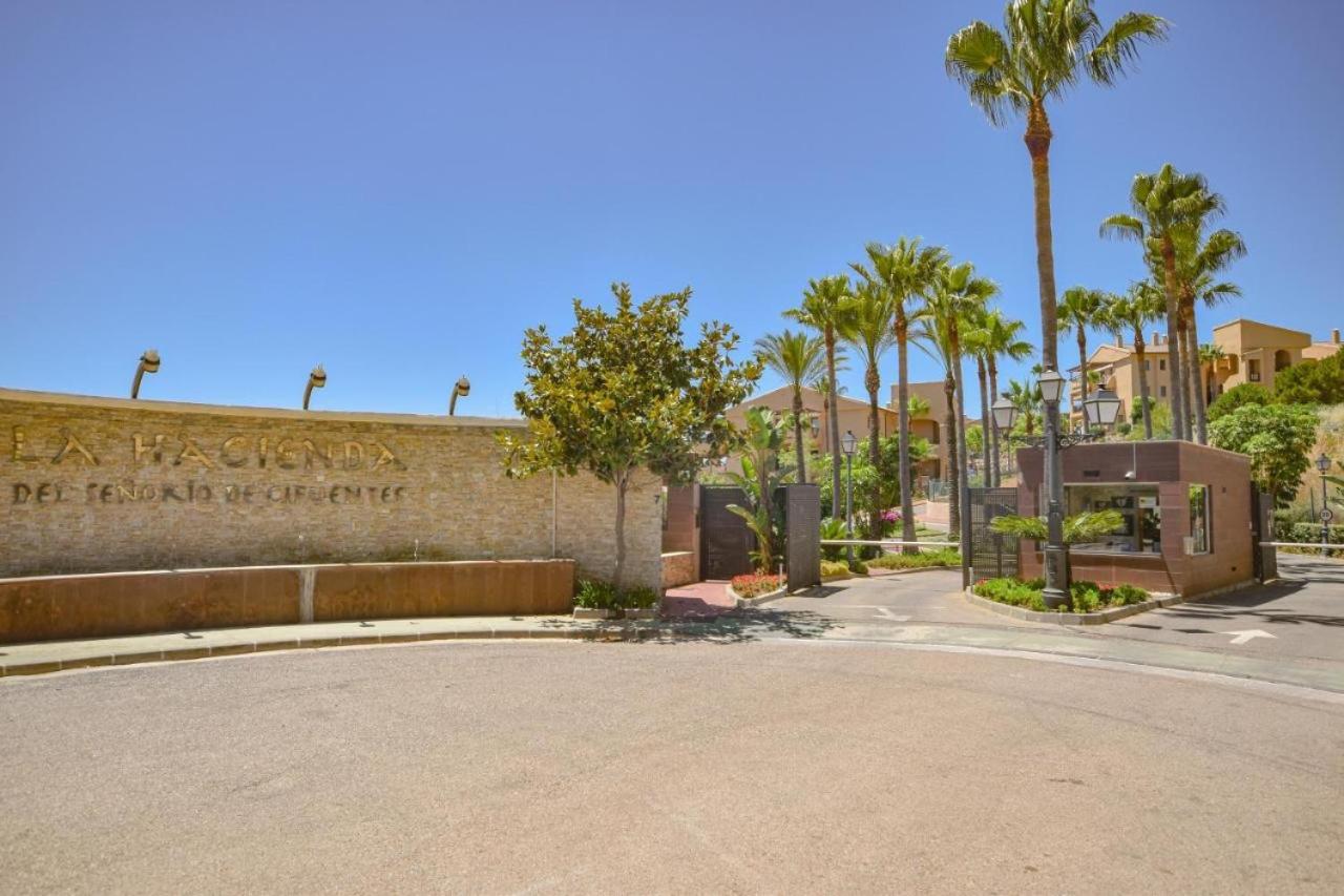Wonderful 3-bedroom apartment with garden and amazing views Hacienda Senorio Cifuentes Marbella - Image 2