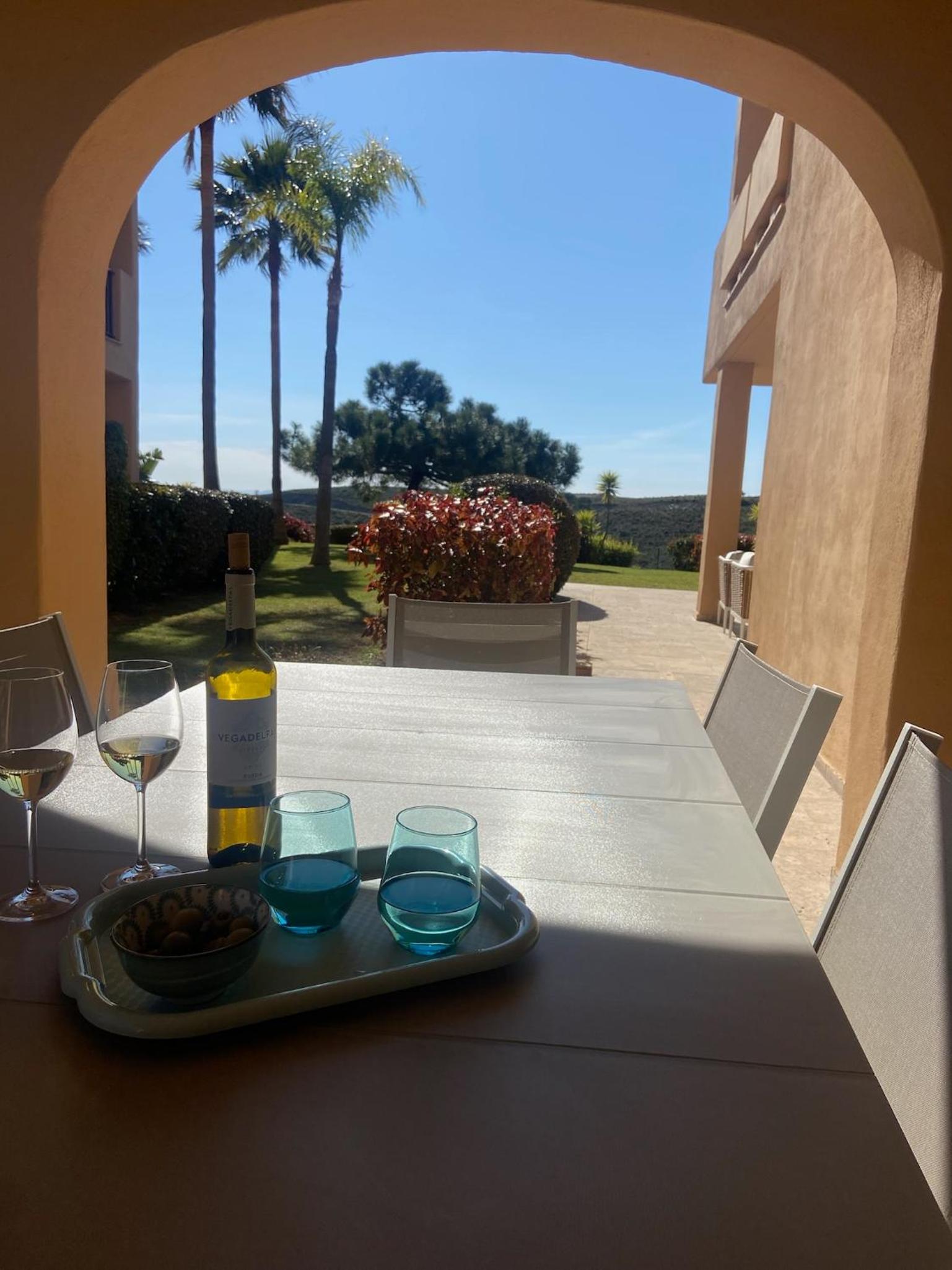Wonderful 3-bedroom apartment with garden and amazing views Hacienda Senorio Cifuentes Marbella - Image 3