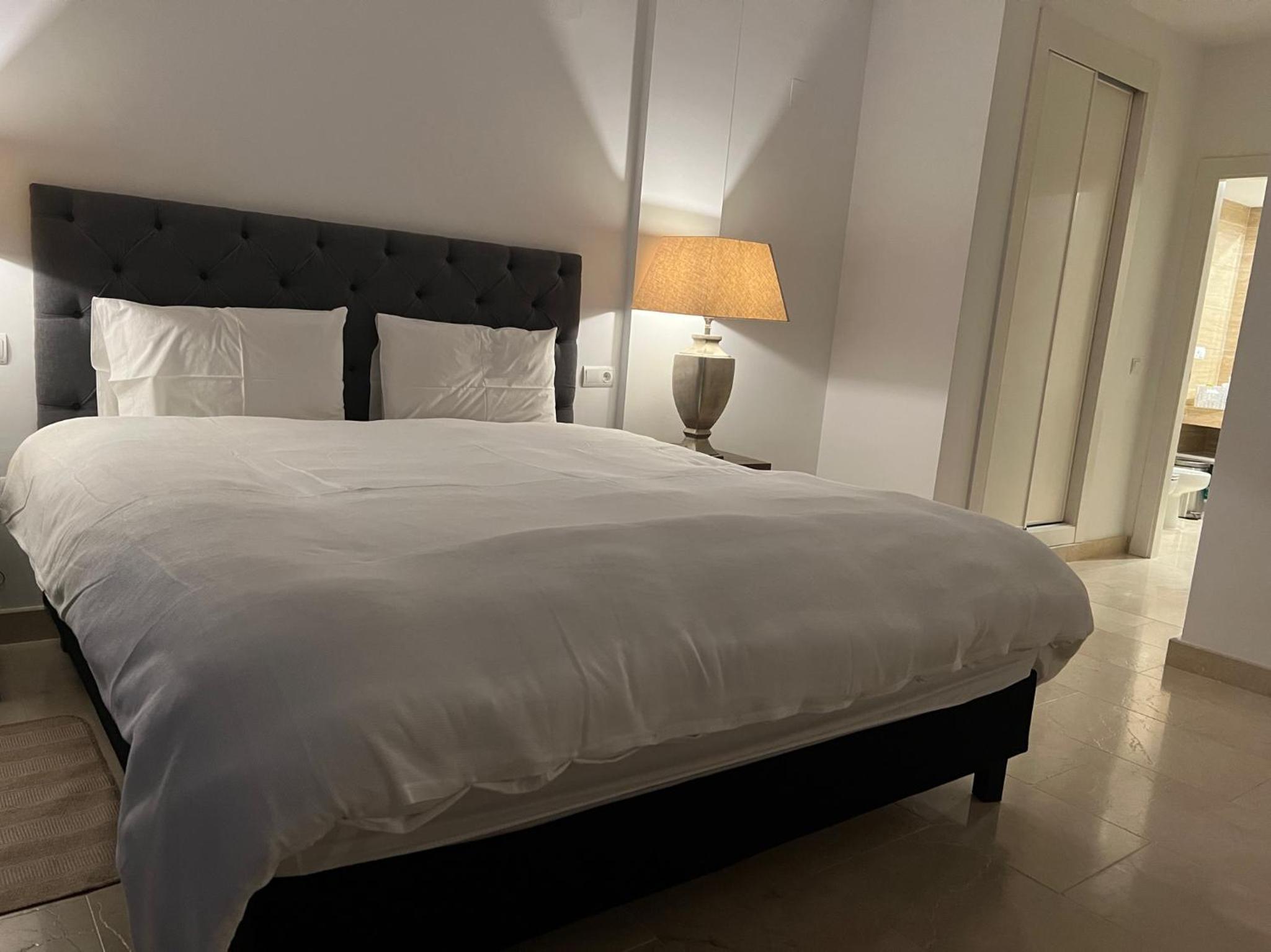 Wonderful 3-bedroom apartment with garden and amazing views Hacienda Senorio Cifuentes Marbella