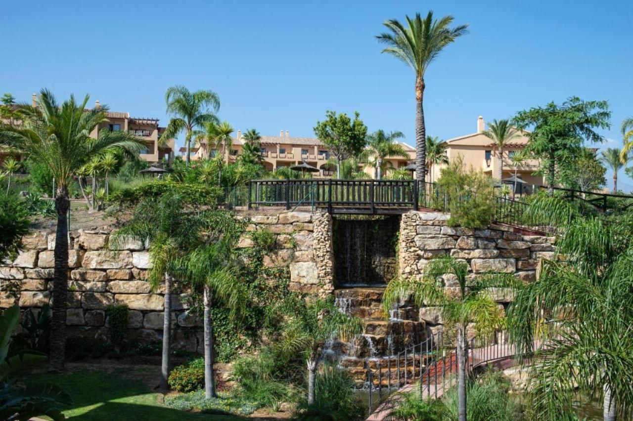 Wonderful 3-bedroom apartment with garden and amazing views Hacienda Senorio Cifuentes Marbella